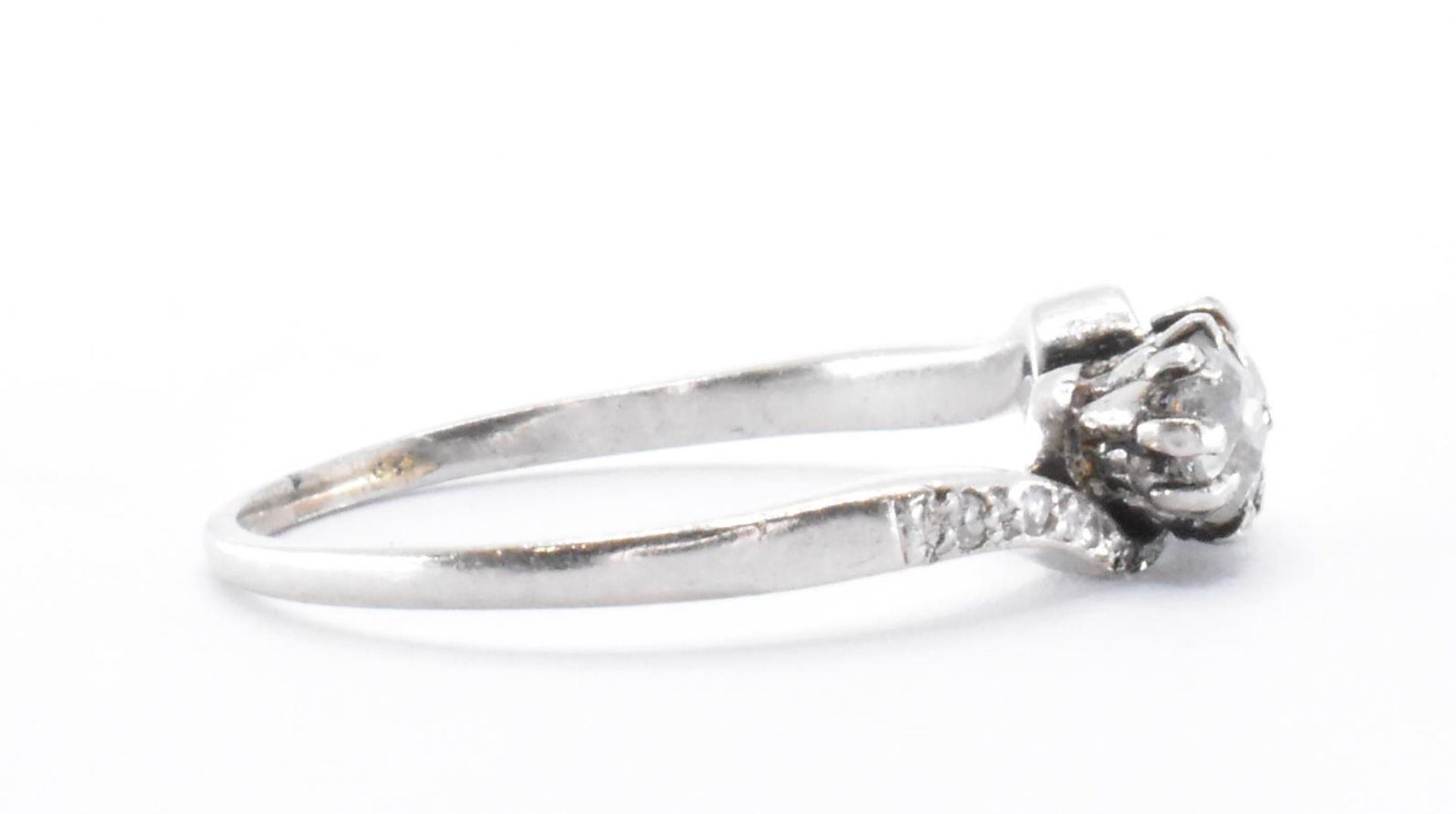 PLATINUM & DIAMOND CROSSOVER RING - Bild 4 aus 6
