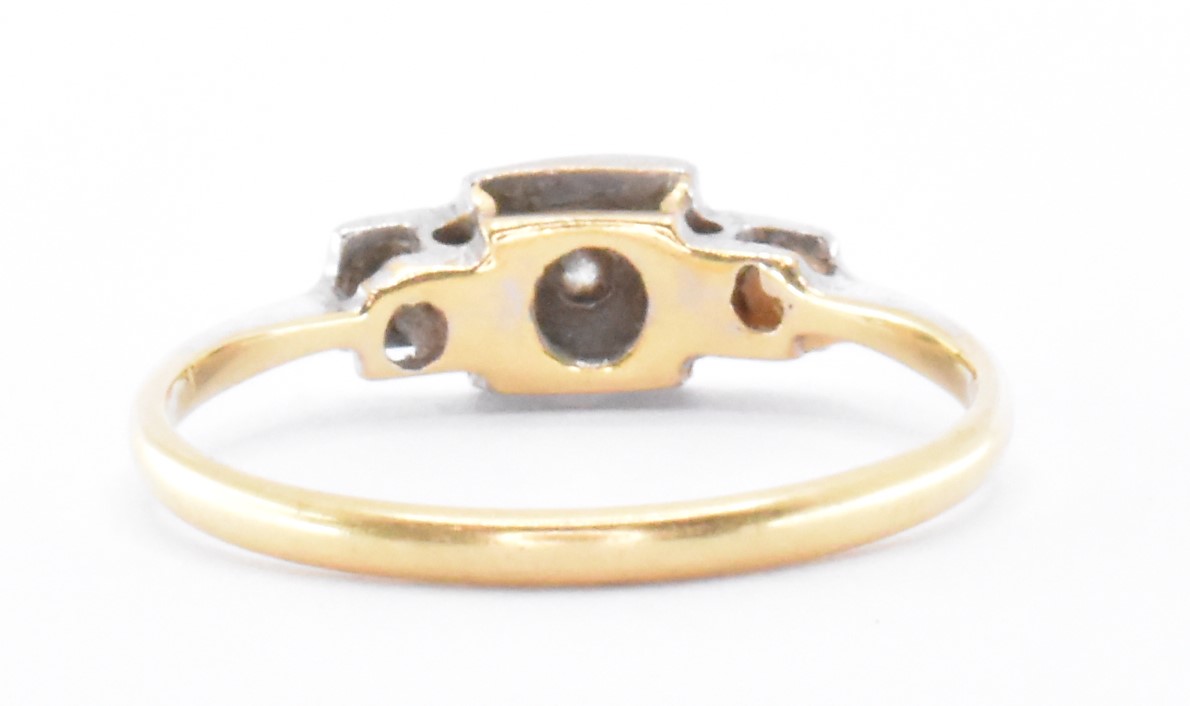 18CT GOLD PLATINUM & DIAMOND RING - Image 4 of 7