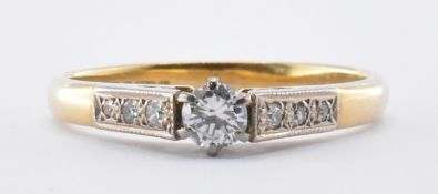 18CT GOLD & DIAMOND RING