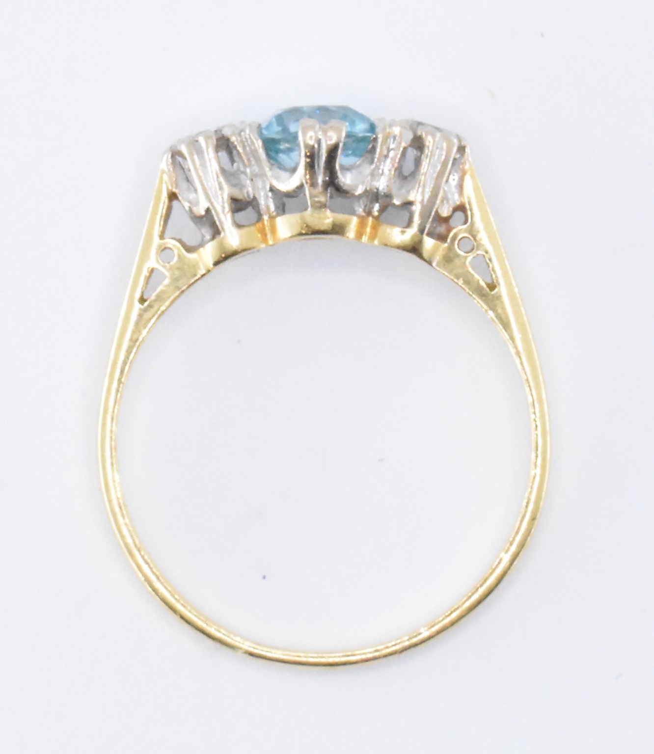 HALLMARKED 18CT GOLD BLUE ZIRCON & DIAMOND RING - Image 5 of 5