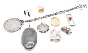 COLLECTION OF SILVER JEWELLERY