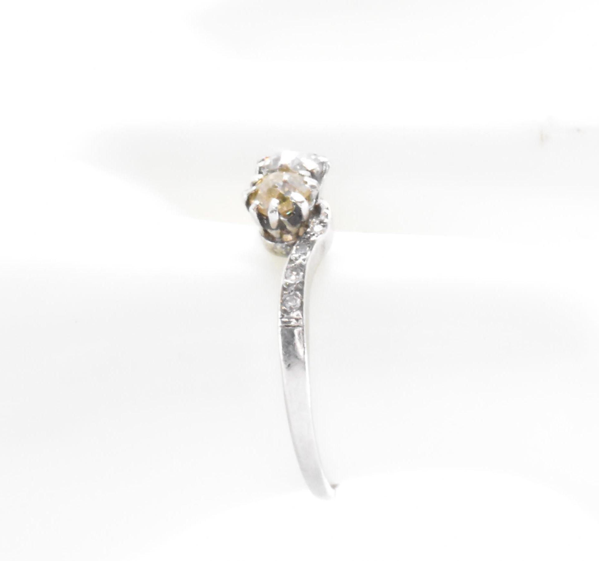 PLATINUM & DIAMOND CROSSOVER RING - Bild 5 aus 6