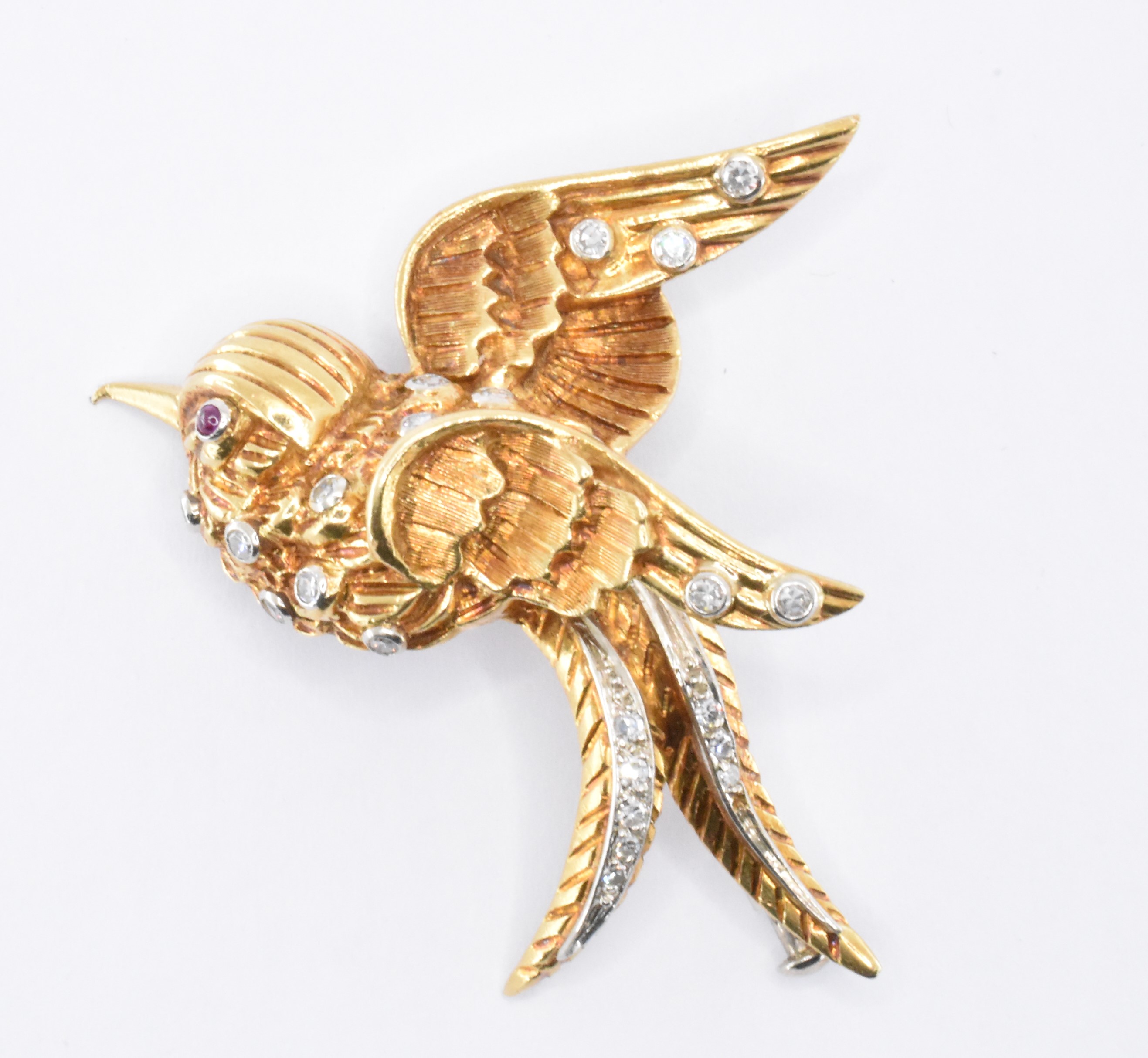 18CT GOLD DIAMOND & RUBY BIRD BROOCH - Image 3 of 4