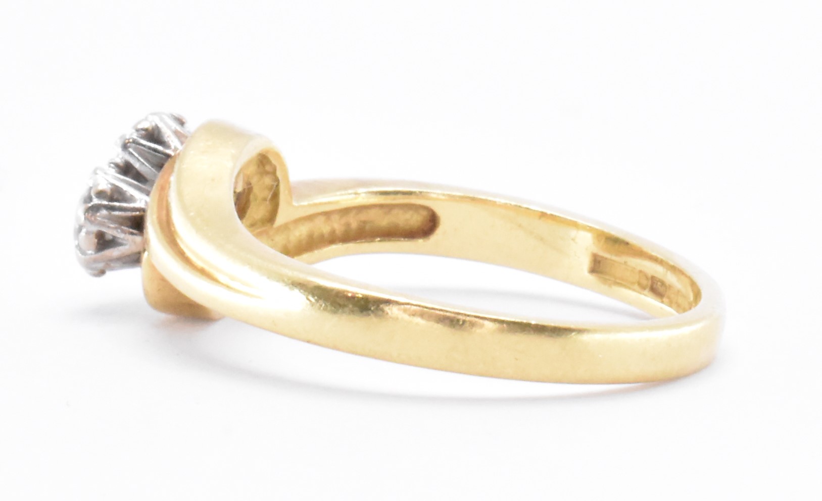 HALLMARKED 18CT GOLD & DIAMOND CROSSOVER RING - Image 2 of 5