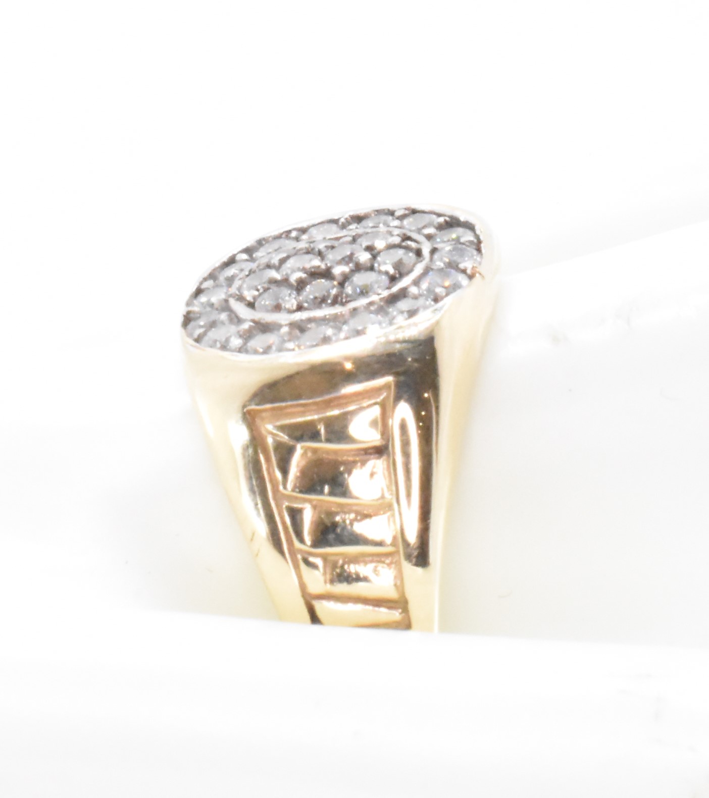 9CT GOLD & CZ SIGNET RING - Image 6 of 7