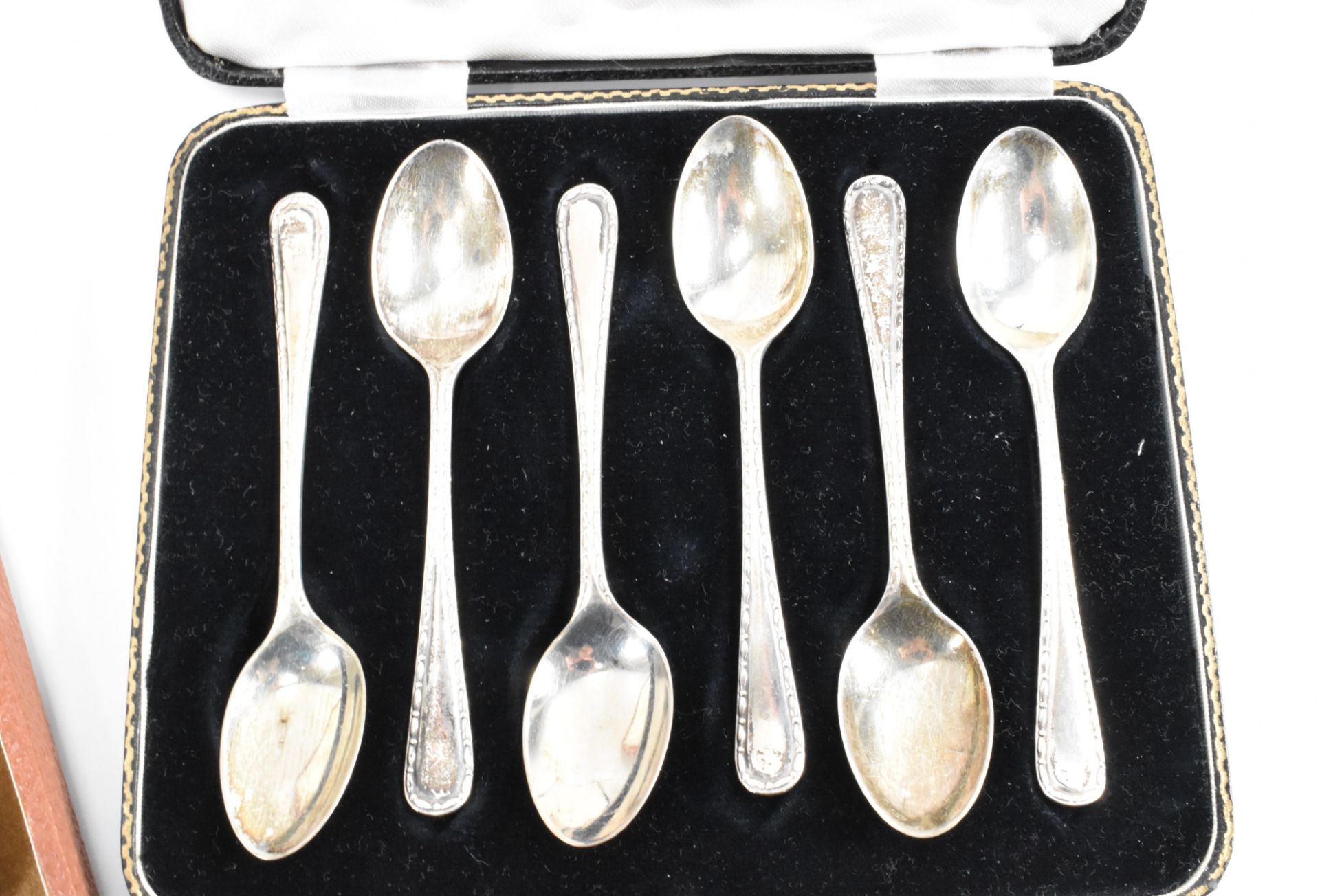 GROUP OF 20TH CENTURY SILVER HALLMARKED SPOONS - Bild 5 aus 9