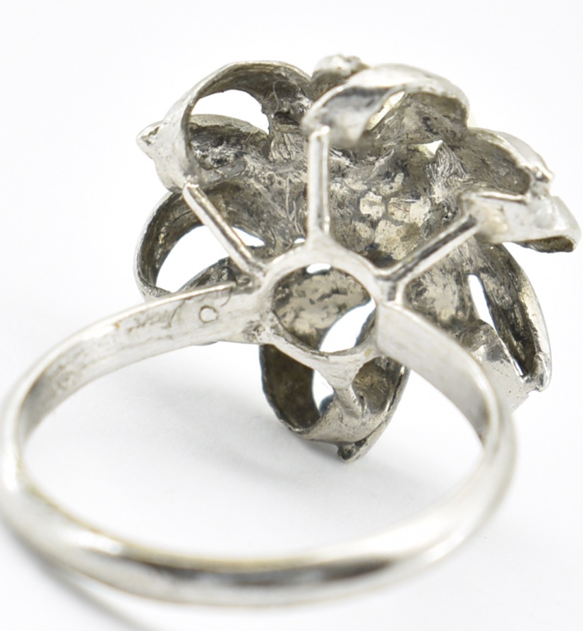 18CT WHITE GOLD & PEARL RING - Image 3 of 3