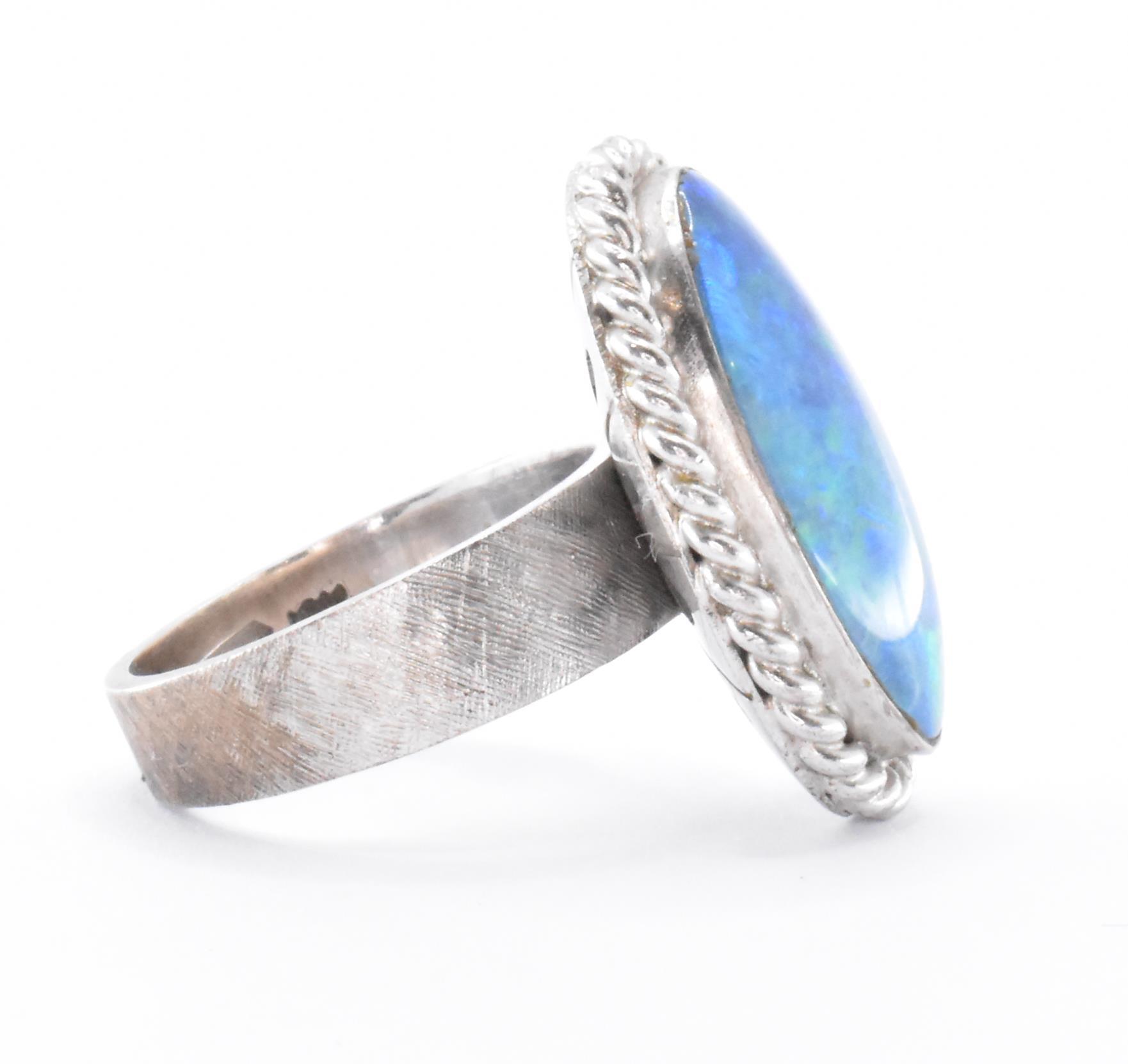 VINTAGE RETRO OPAL DOUBLET RING - Image 4 of 6