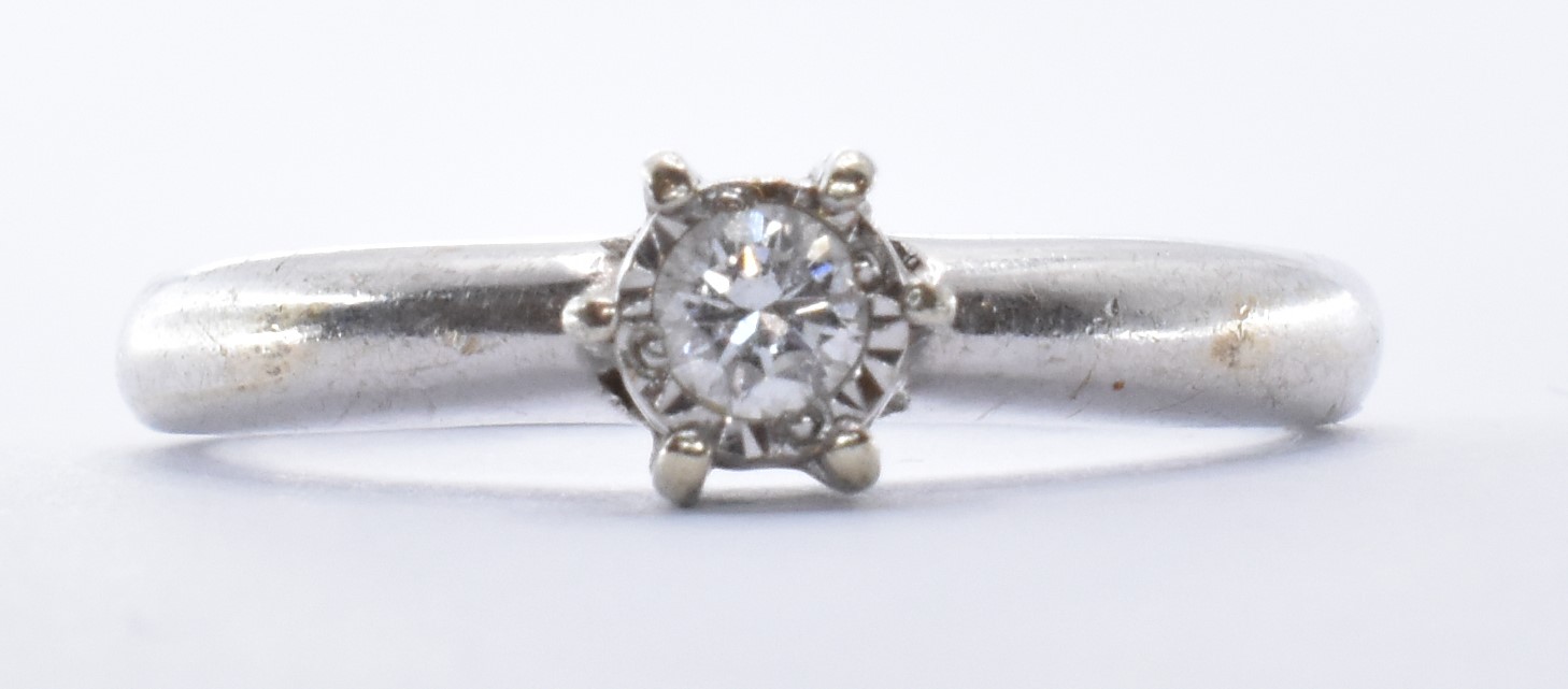 9CT GOLD & DIAMOND SOLITAIRE RING - Image 3 of 7