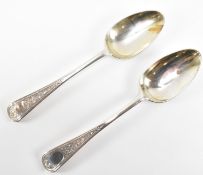 PAIR OF IRISH ALEXANDER ROBERTS SILVER HALLMARKED SPOONS