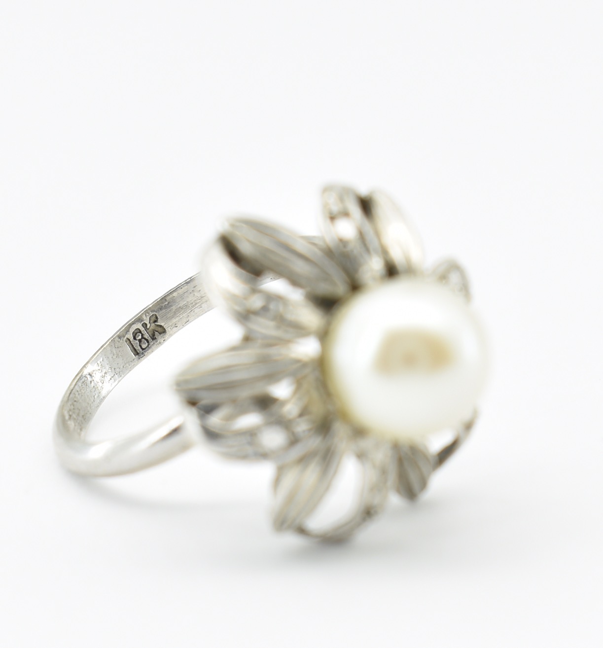 18CT WHITE GOLD & PEARL RING - Image 2 of 3