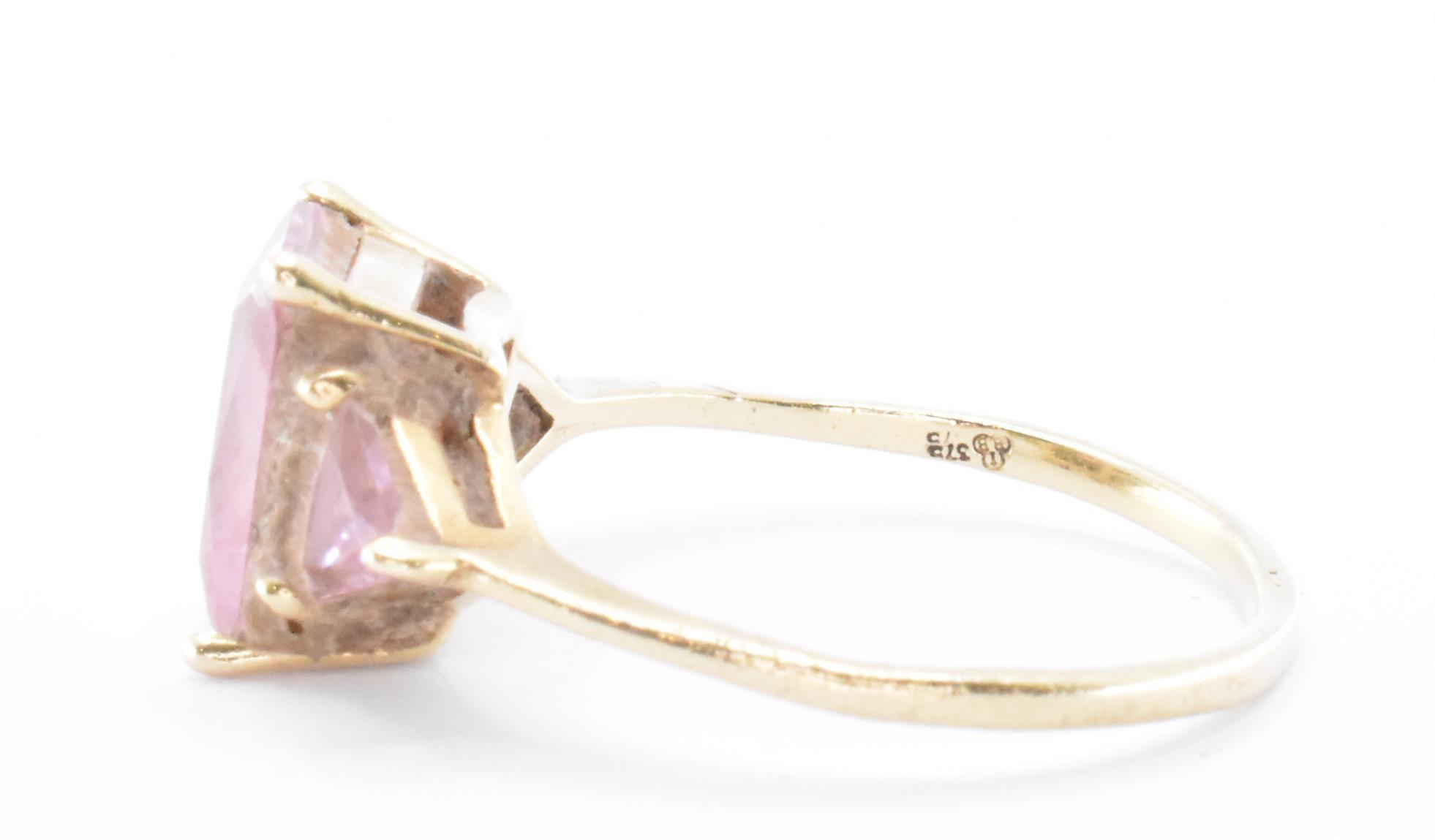 HALLMARKED 9CT GOLD & PINK STONE RING - Image 4 of 4
