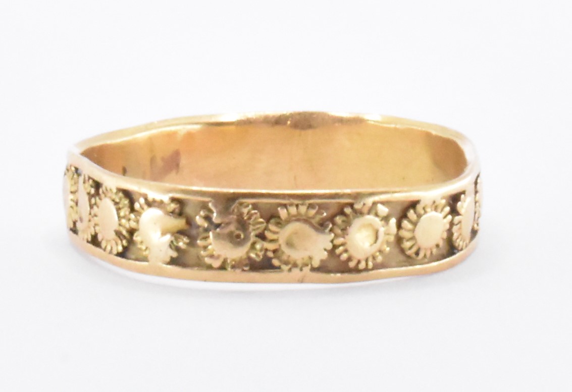 ANTIQUE GOLD BAND RING - Image 3 of 4