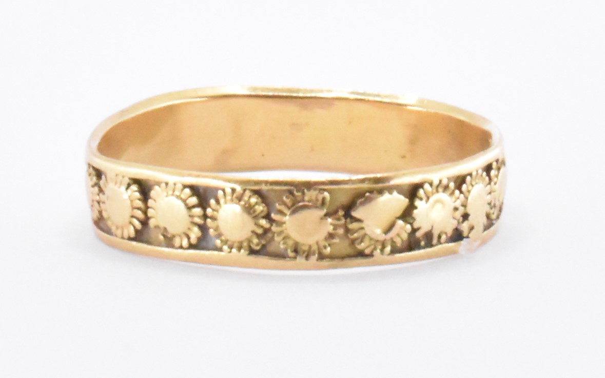 ANTIQUE GOLD BAND RING - Image 2 of 4