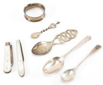 GROUP OF MIXED SILVER HALLMARKED ITEMS