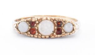 9CT GOLD OPAL & GARNET RING