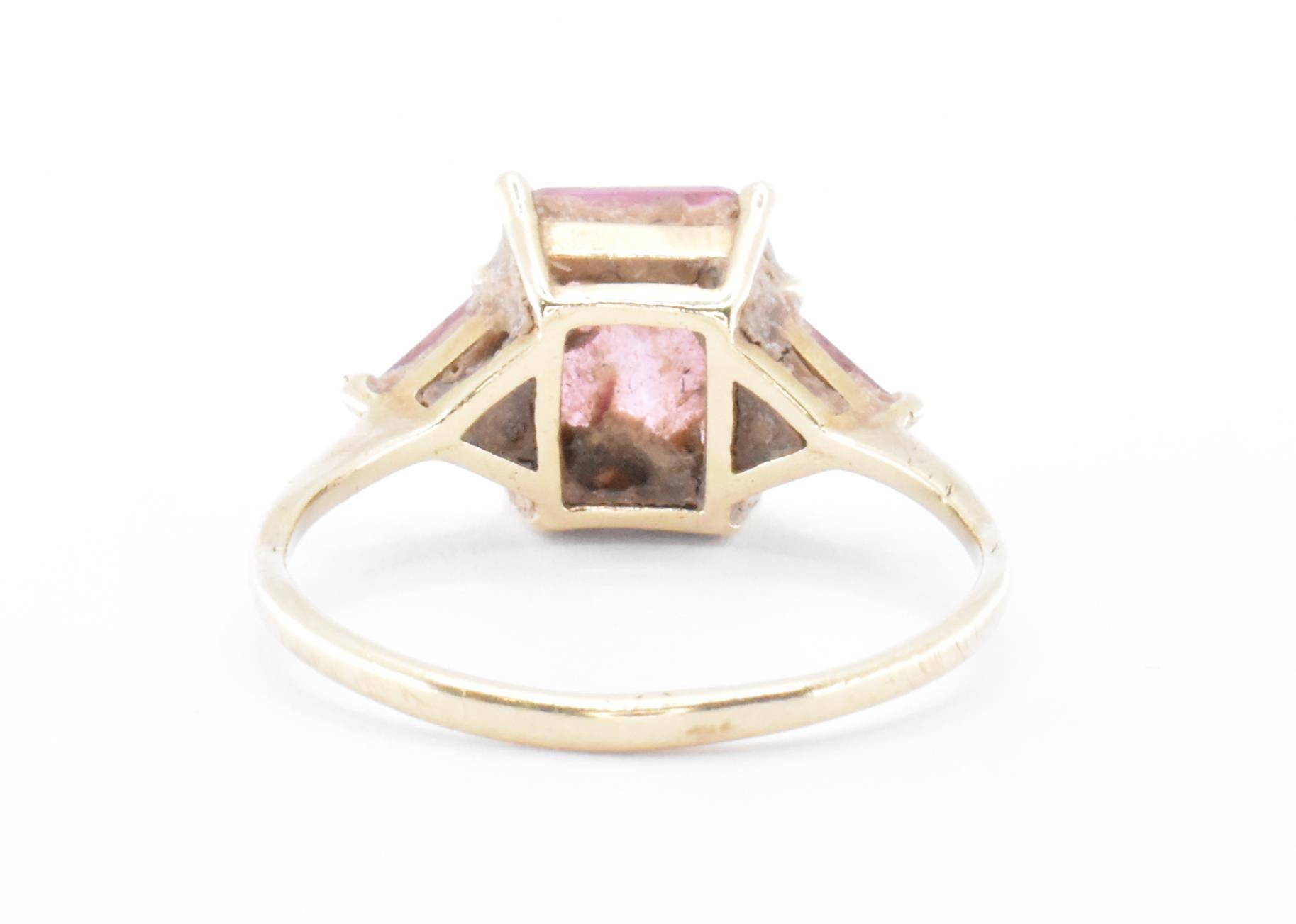 HALLMARKED 9CT GOLD & PINK STONE RING - Image 3 of 4