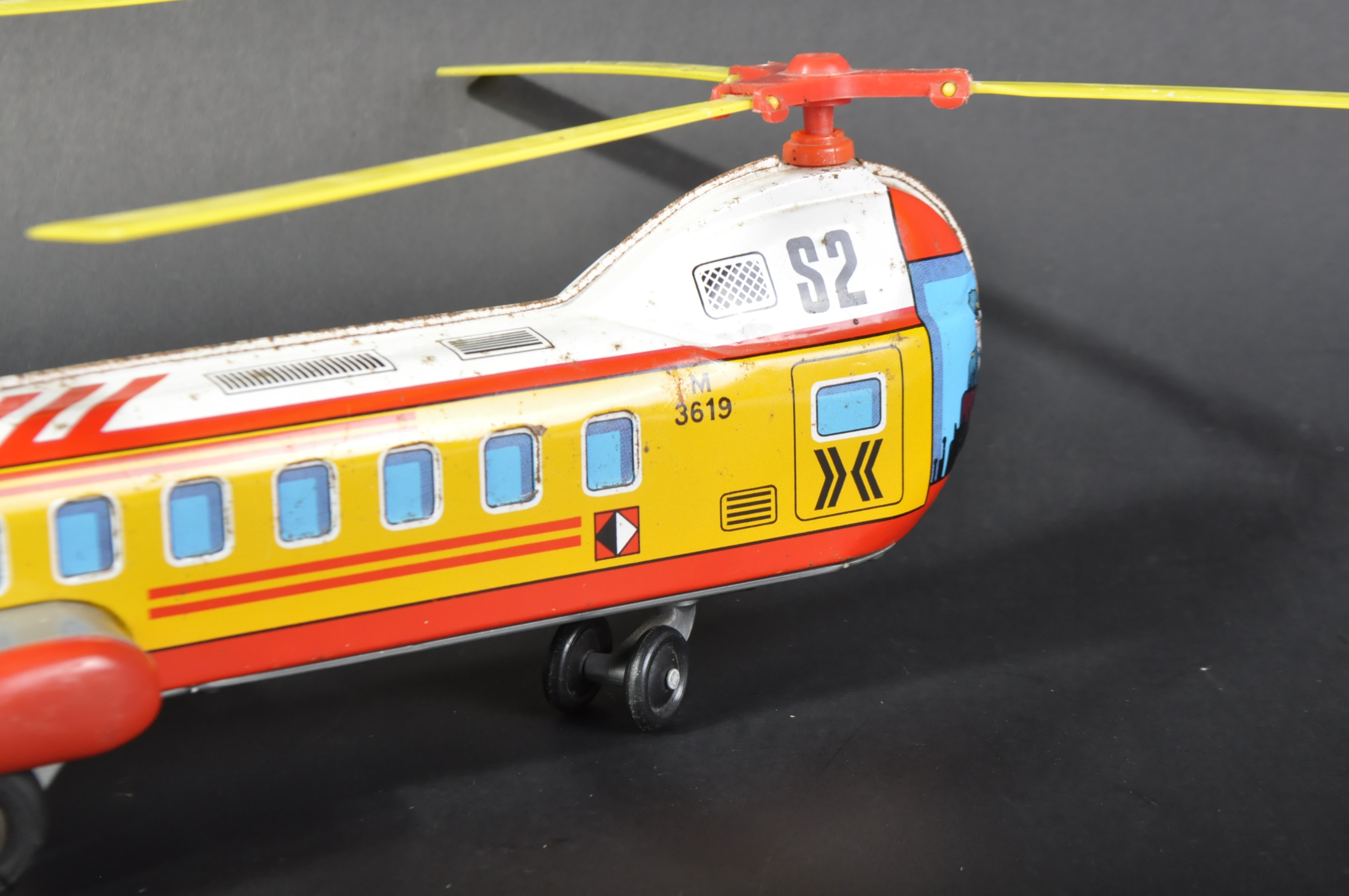 VINTAGE JAPANESE HAJI MADE TINPLATE TWIN ENGINE HELICOPTER - Image 3 of 4