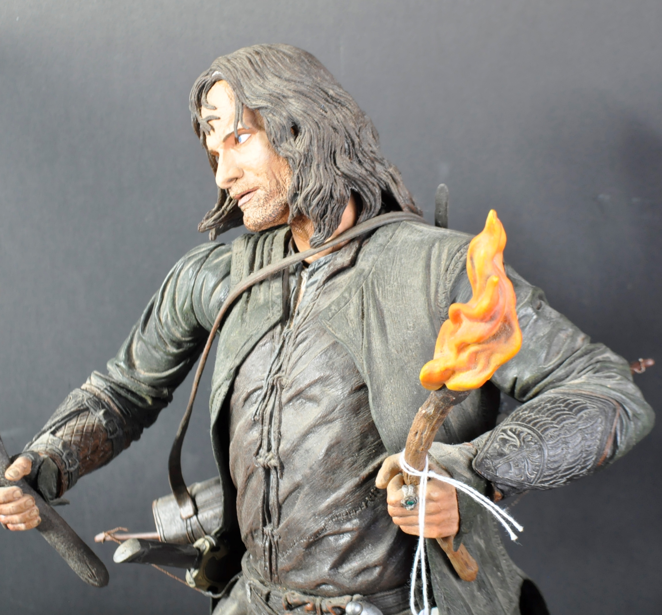 LARGE NECA MADE LOTR LORD OF THE RINGS ARAGORN ACTION FIGURE - Image 5 of 6