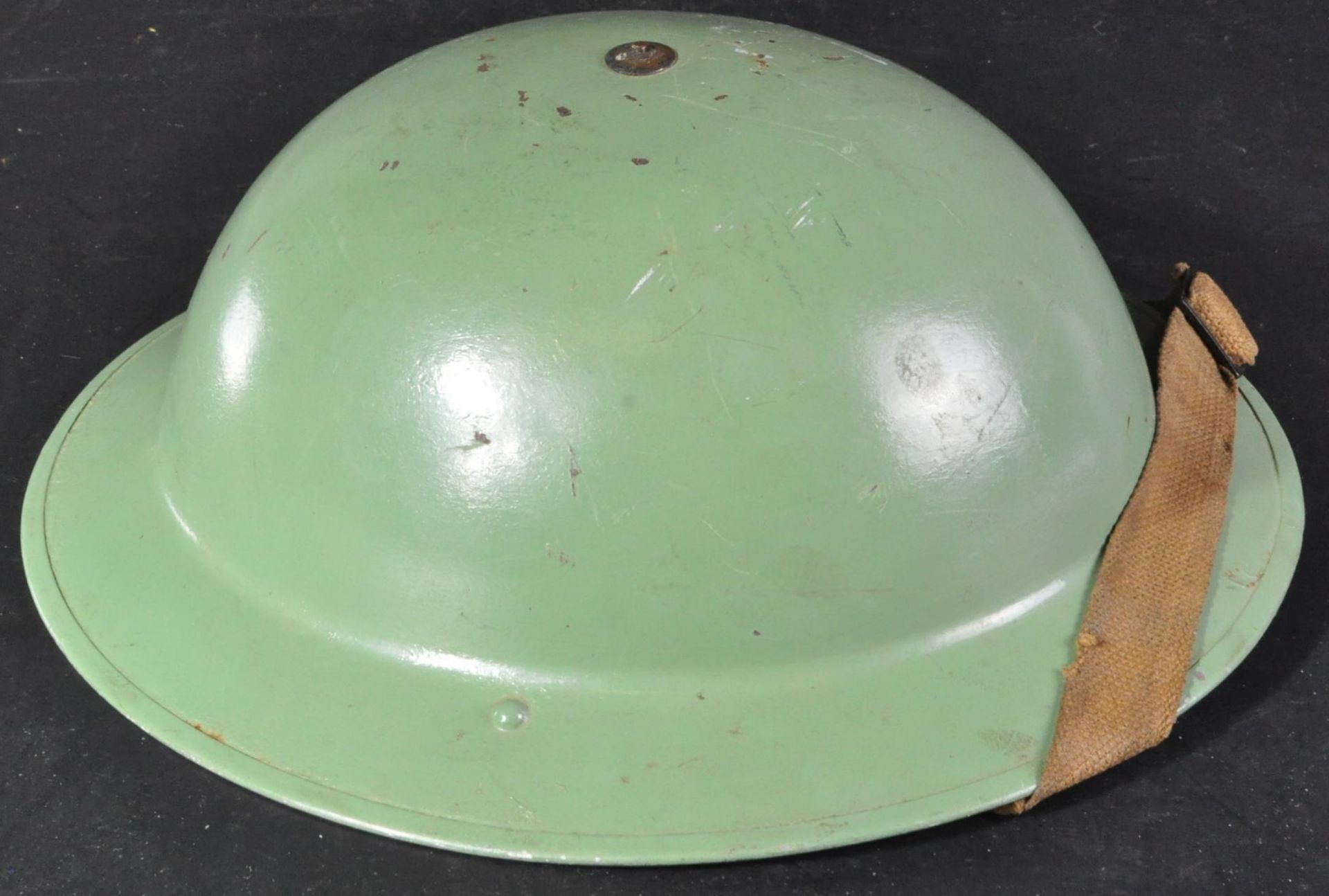 WWII SECOND WORLD WAR DESERT RAT BRODIE HELMET WITH INSIGNIA - Image 5 of 5