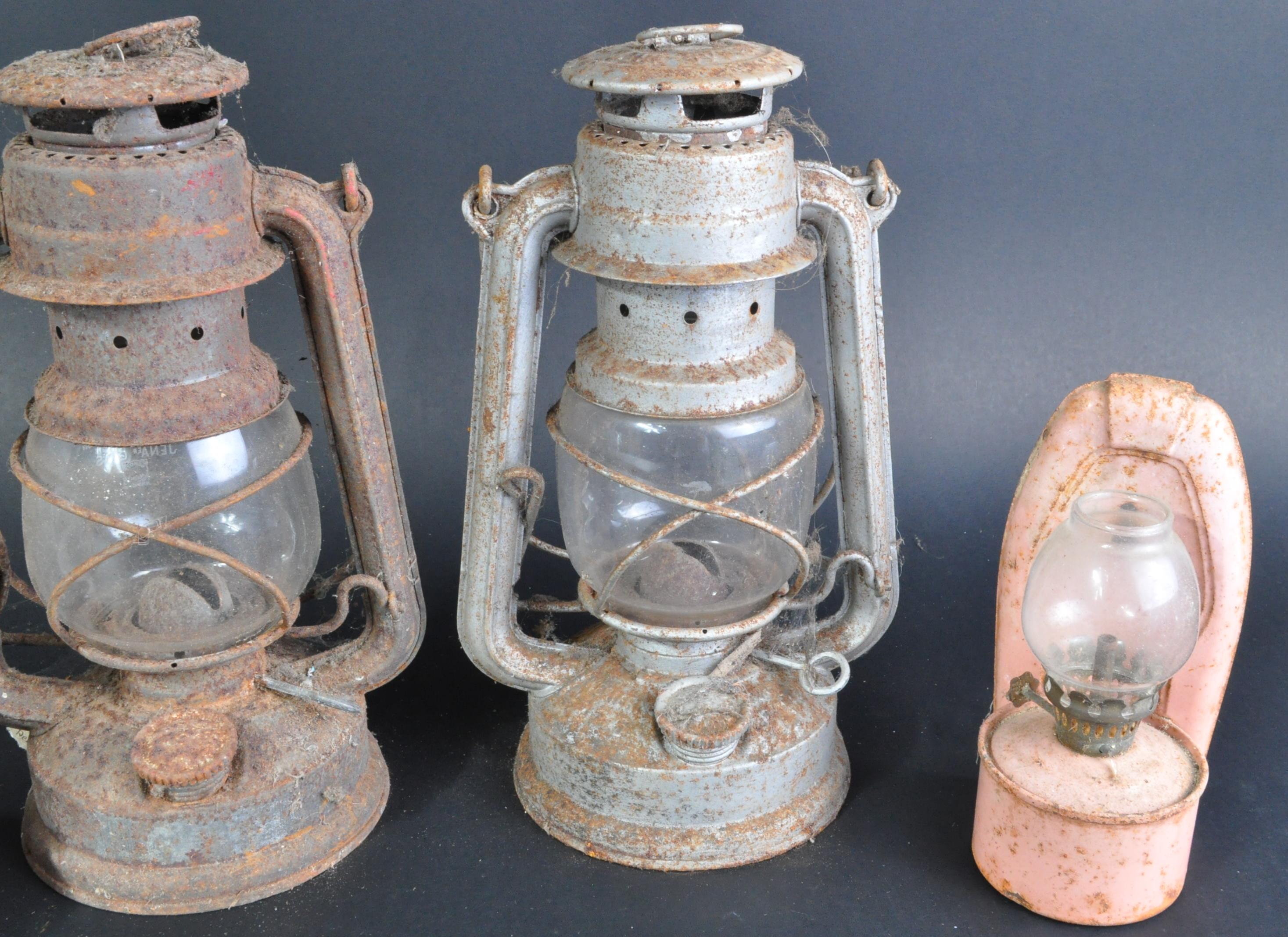 COLLECTION OF ASSORTED VINTAGE LAMPS / LANTERNS - Image 4 of 6