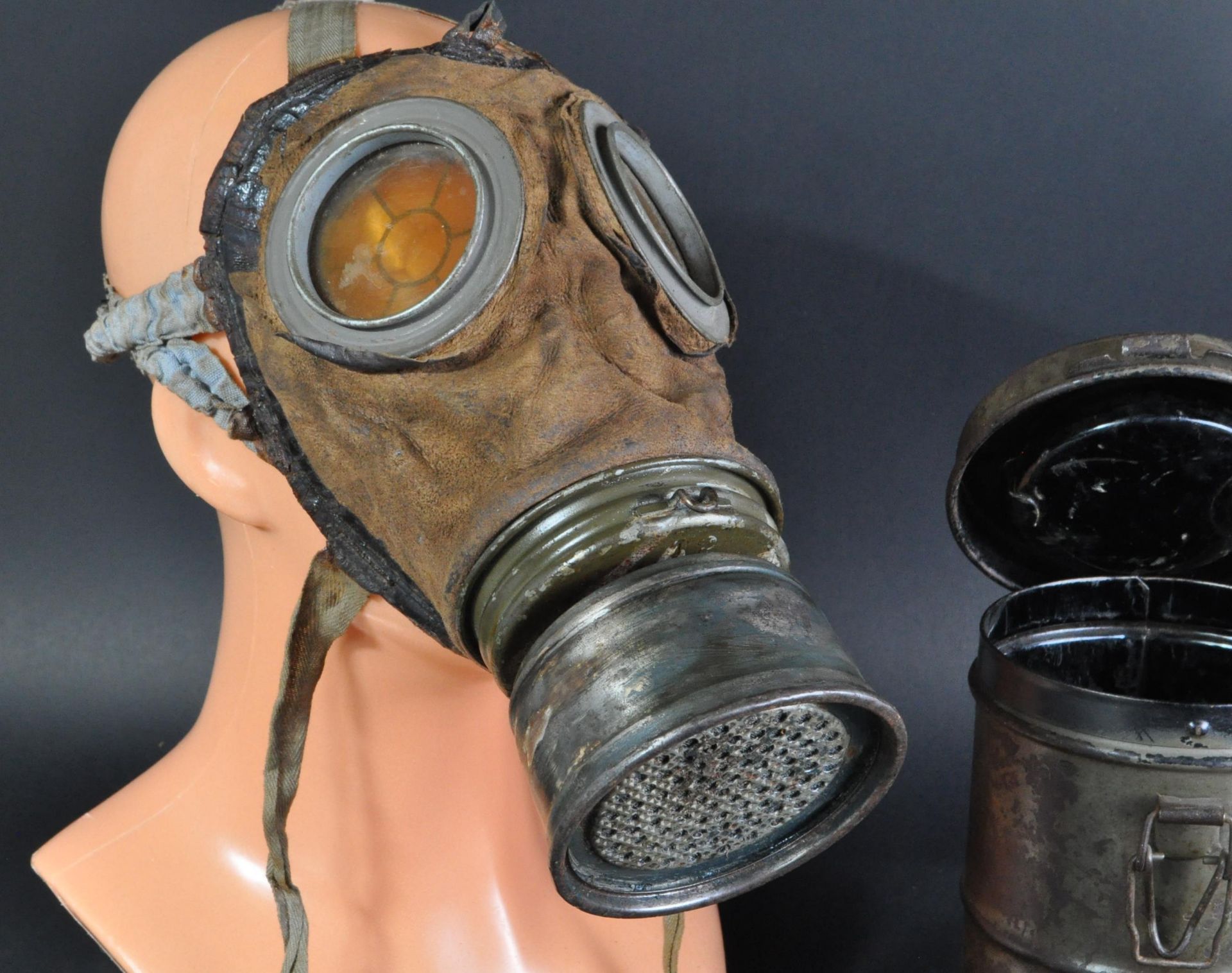 SCARCE ORIGINAL C1917 IMPERIAL GERMAN GAS MASK WWI RESPIRATOR - Image 2 of 5