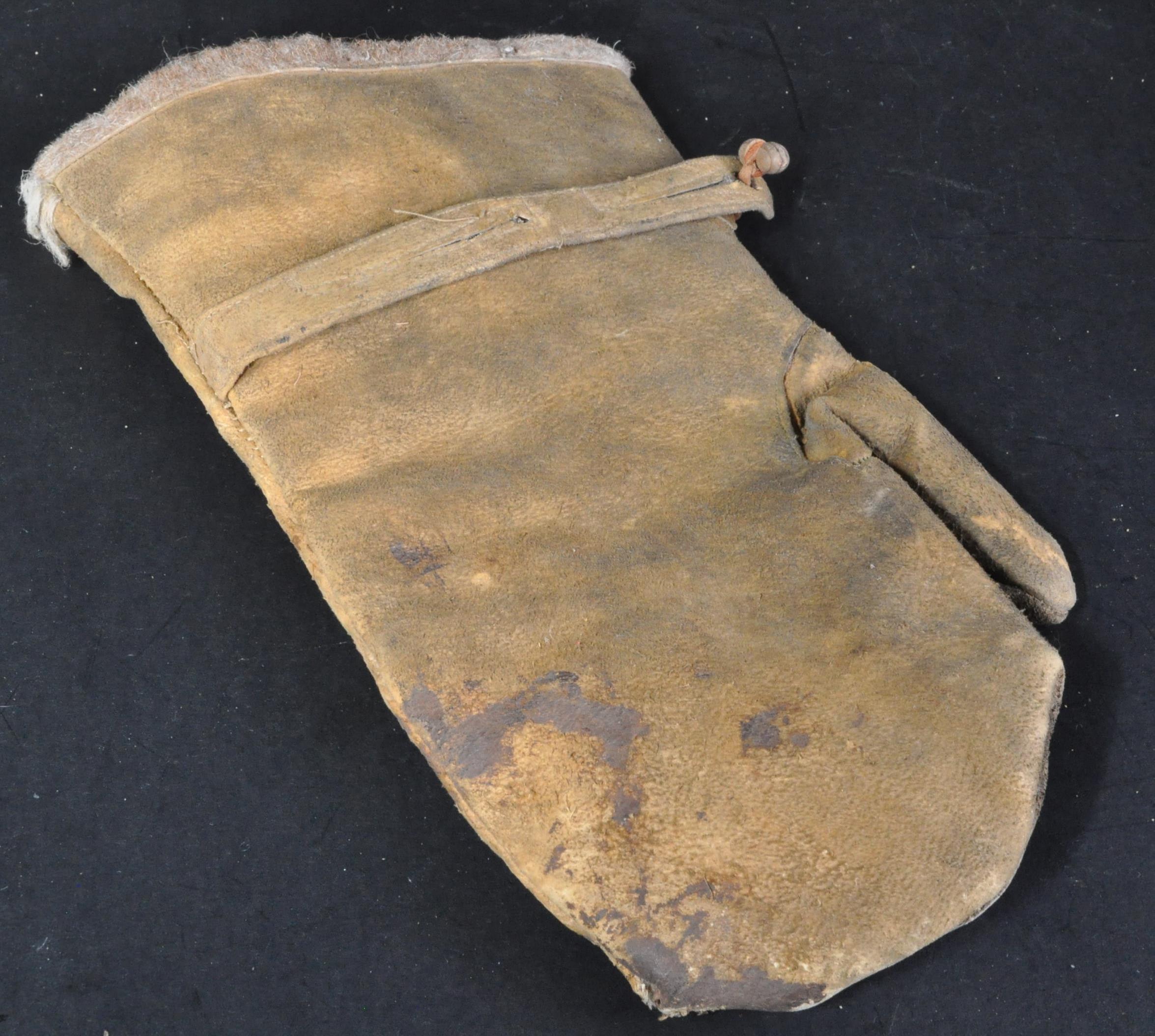 WWI FIRST WORLD WAR RFC INTEREST FLYING GLOVES & PHOTOS - Image 6 of 7