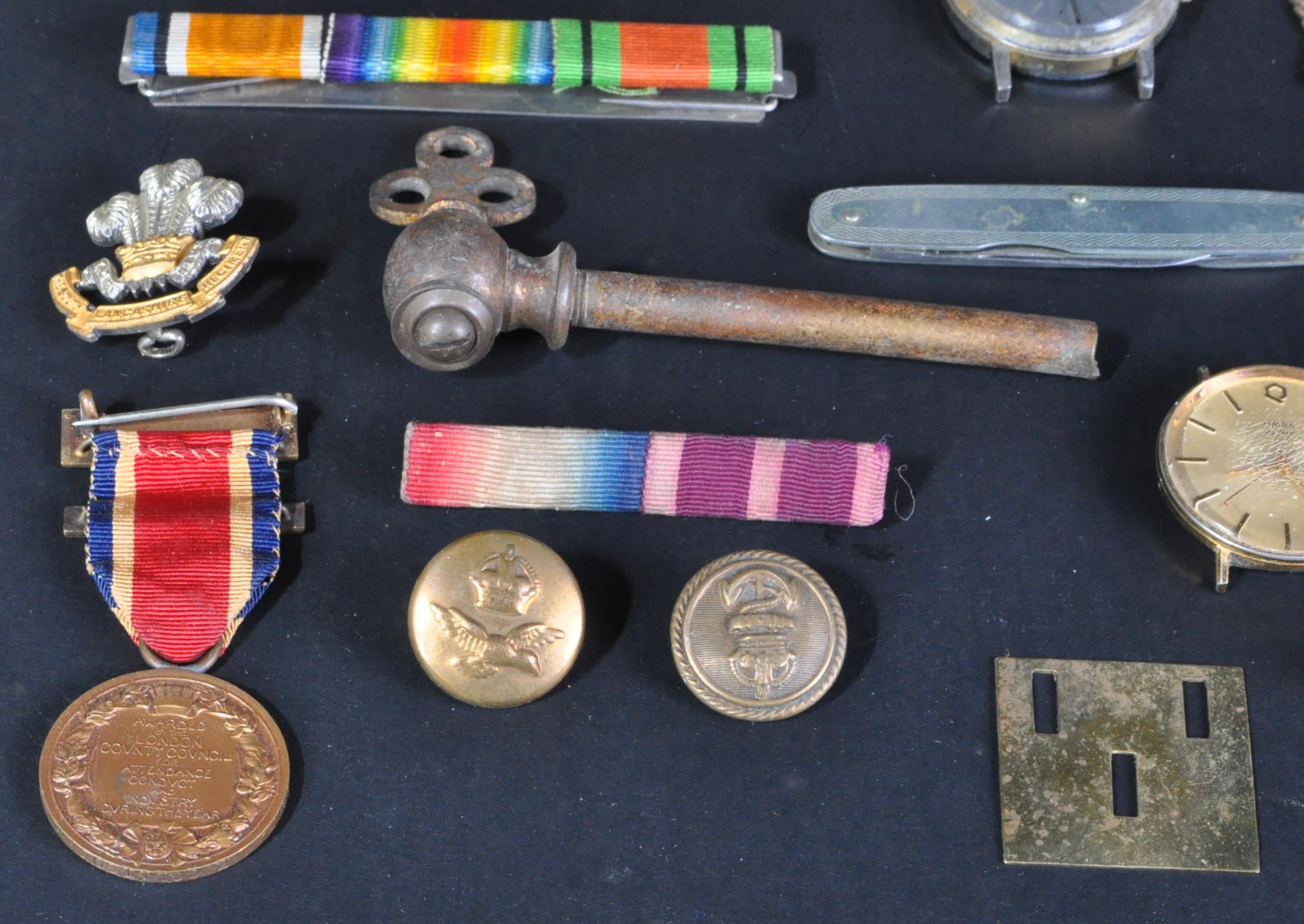 COLLECTION OF ASSORTED WWI & WWII BUTTONS, BADGES ETC - Image 5 of 5