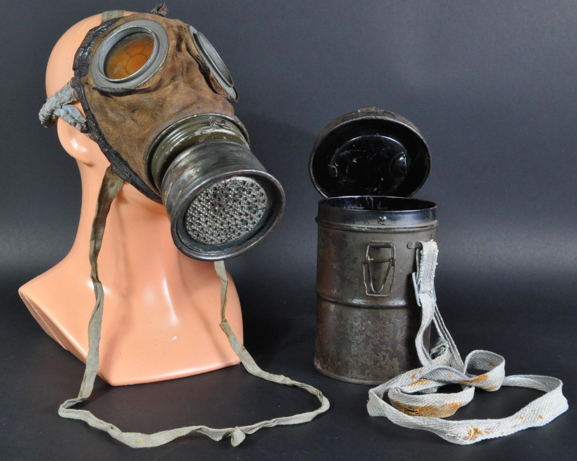 SCARCE ORIGINAL C1917 IMPERIAL GERMAN GAS MASK WWI RESPIRATOR