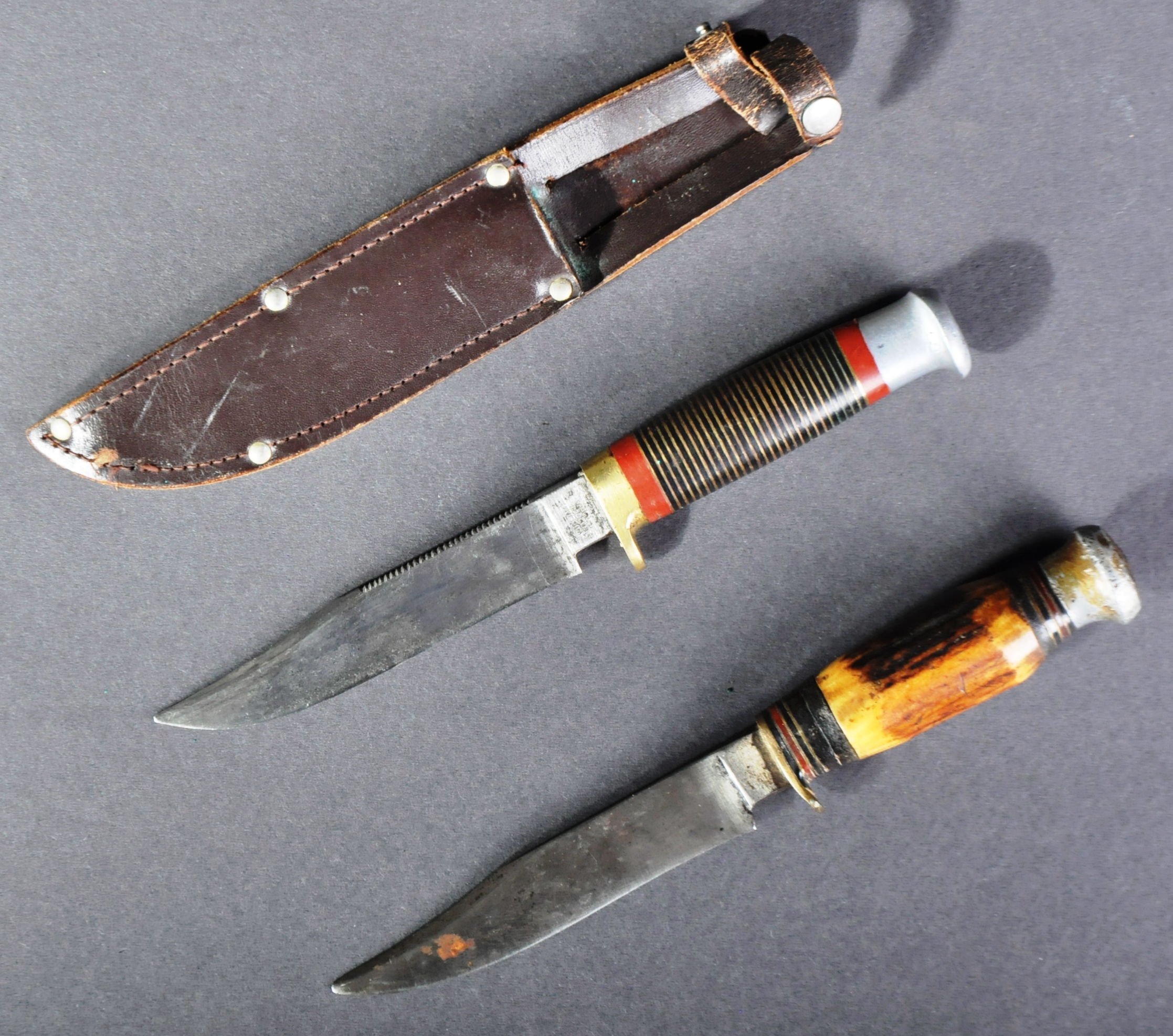 EDGED WEAPONS - TWO VINTAGE KNIVES / DAGGERS