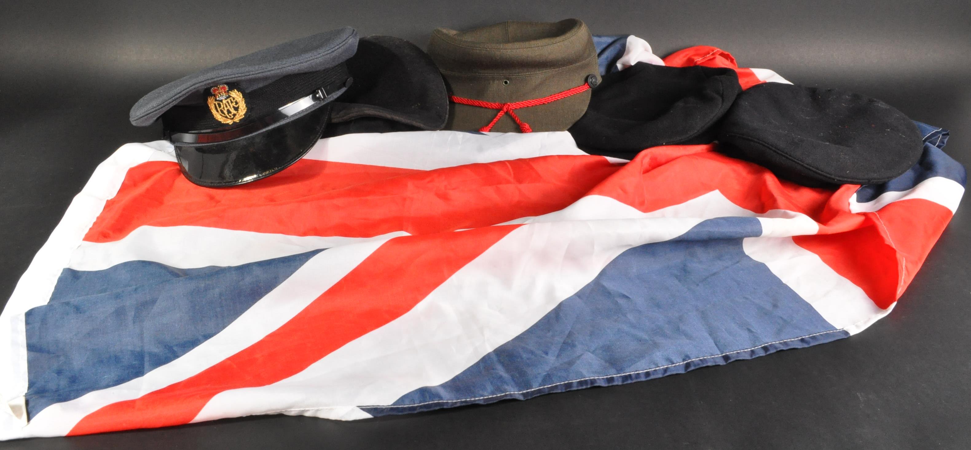 COLLECTION OF ASSORTED MILITARY / NAVAL UNIFORM ITEMS