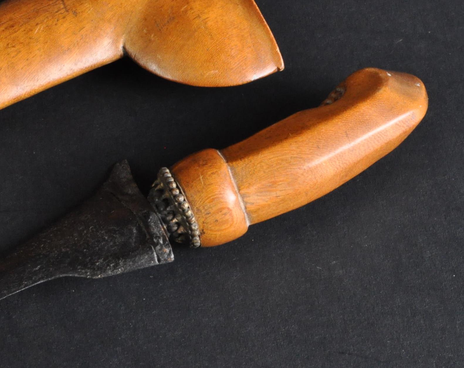 EARLY 20TH CENTURY MIDDLE EAST DAGGERS / KNIVES - Image 3 of 7