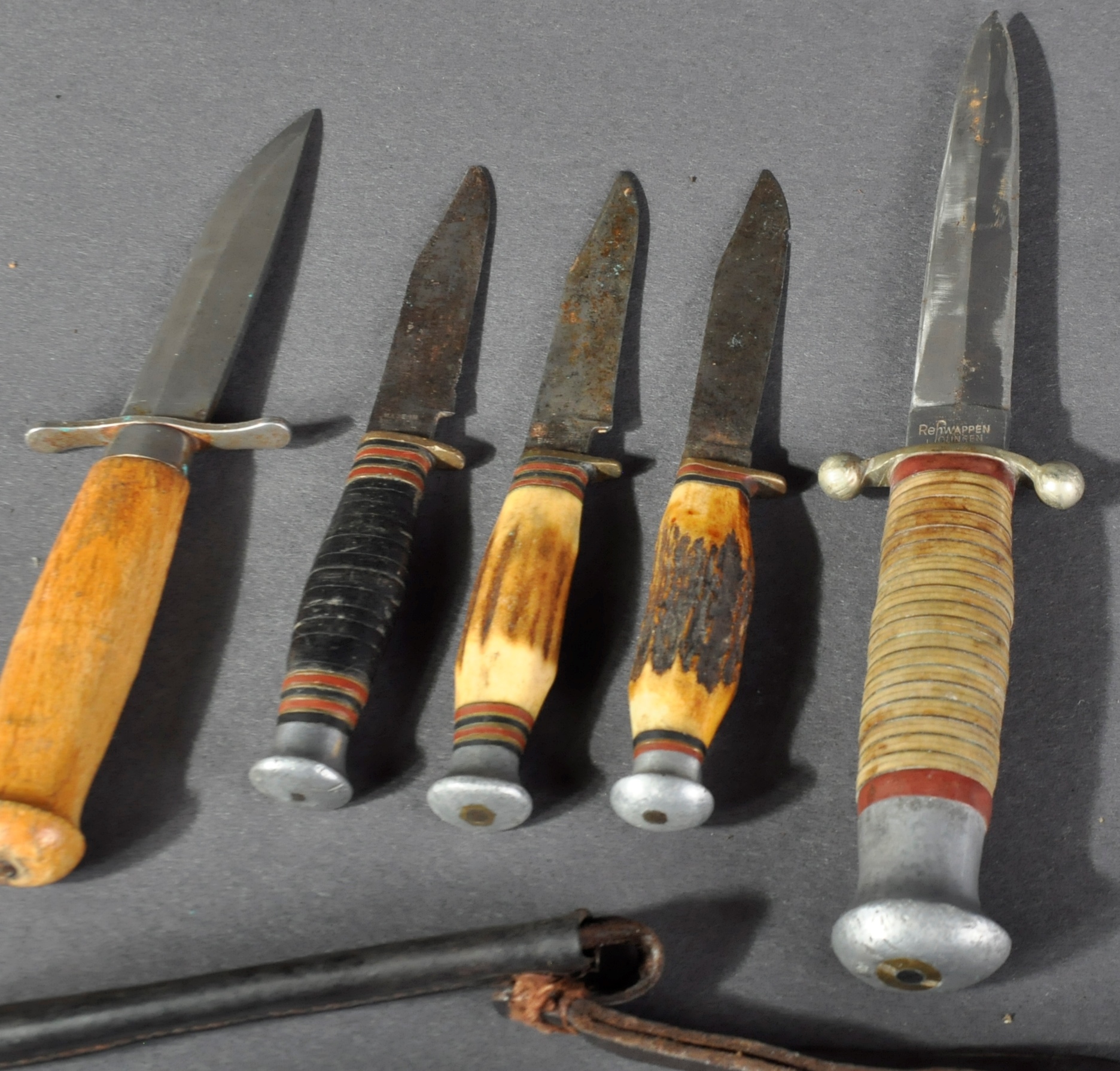 COLLECTION OF ASSORTED KNIVES / DAGGERS - GERMAN, BRITISH ETC - Image 4 of 7