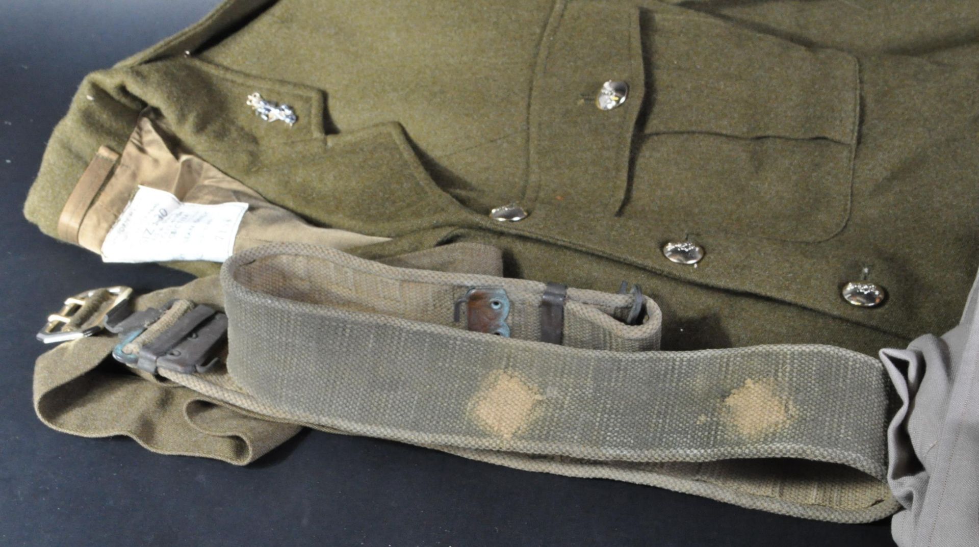 COLLECTION OF ASSORTED BRITISH ARMY UNIFORM ITEMS - Image 6 of 6