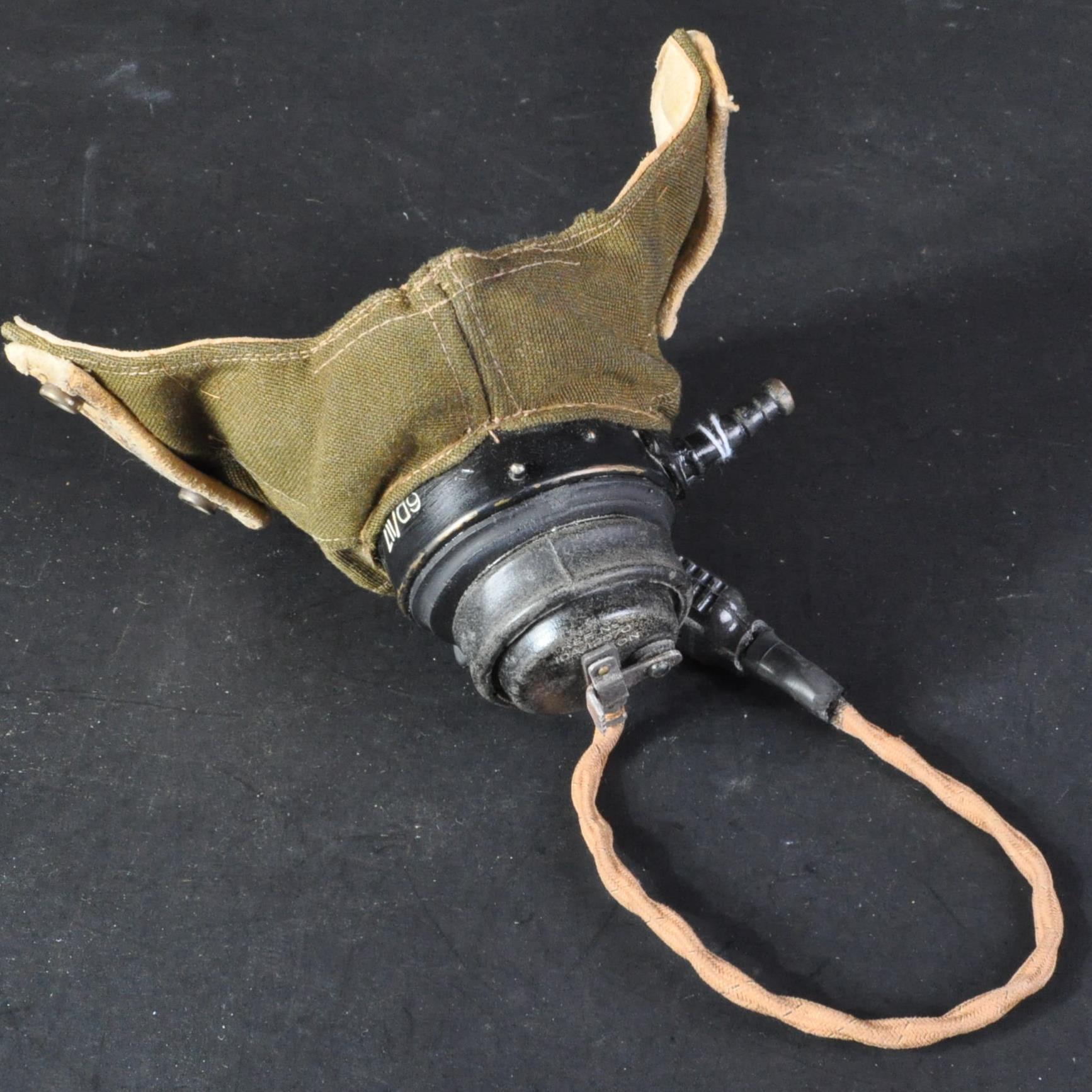 WWII SECOND WORLD WAR TYPE ROYAL AIR FORCE TYPE D OXYGEN MASK - Image 3 of 5