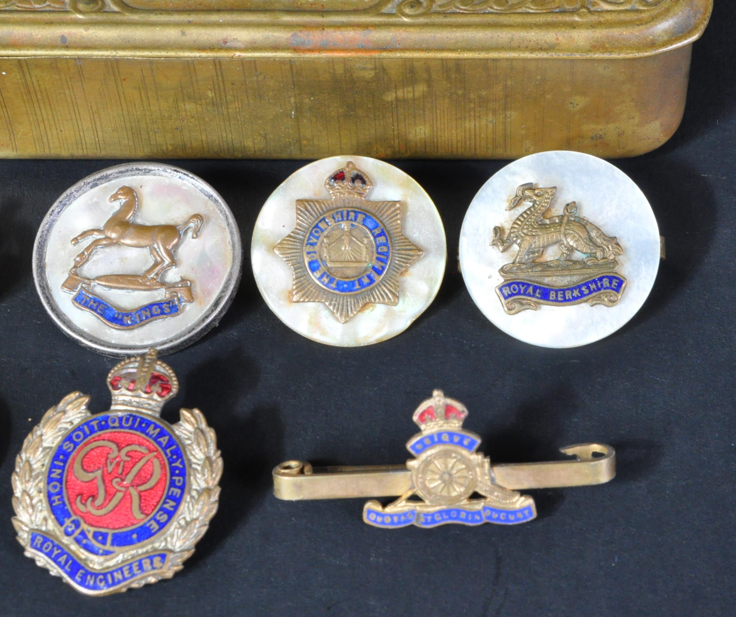 WWI FIRST WORLD WAR PRINCESS MARY GIFT TIN & SWEETHEART BROOCHES - Image 3 of 4