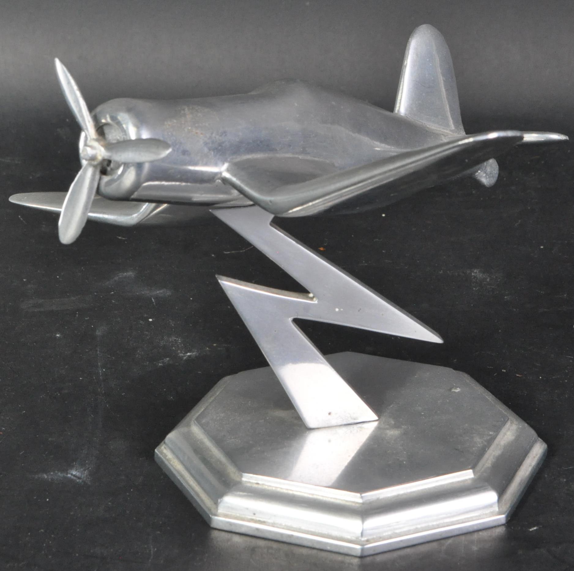 WWII SECOND WORLD WARUSAAF CORSAIR DESKTOP MODEL PLANE