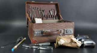 1940S DOCTOR'S / MEDIC'S SURGERY KIT BAG WITH CONTENTS
