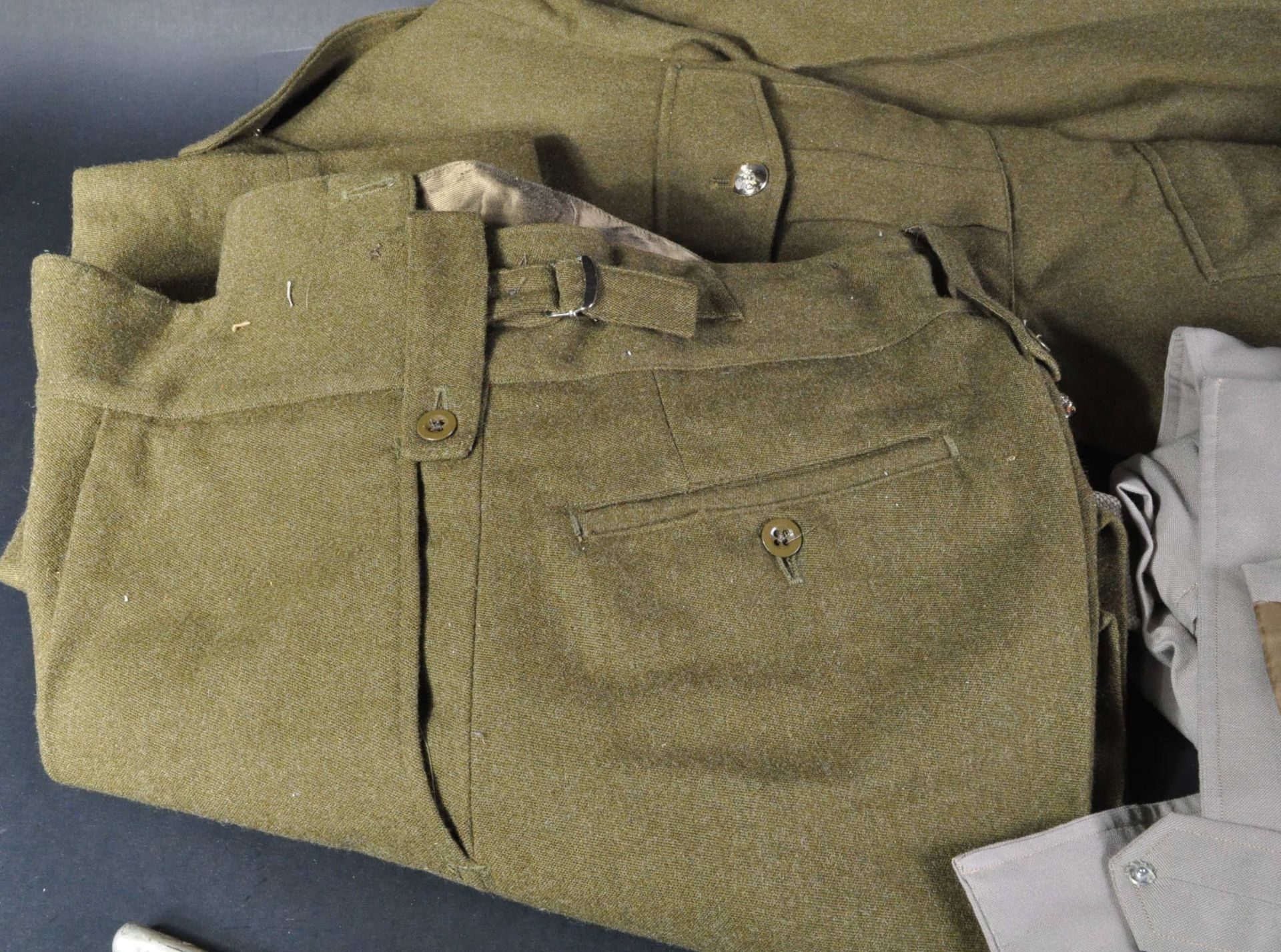 COLLECTION OF ASSORTED BRITISH ARMY UNIFORM ITEMS - Image 2 of 6