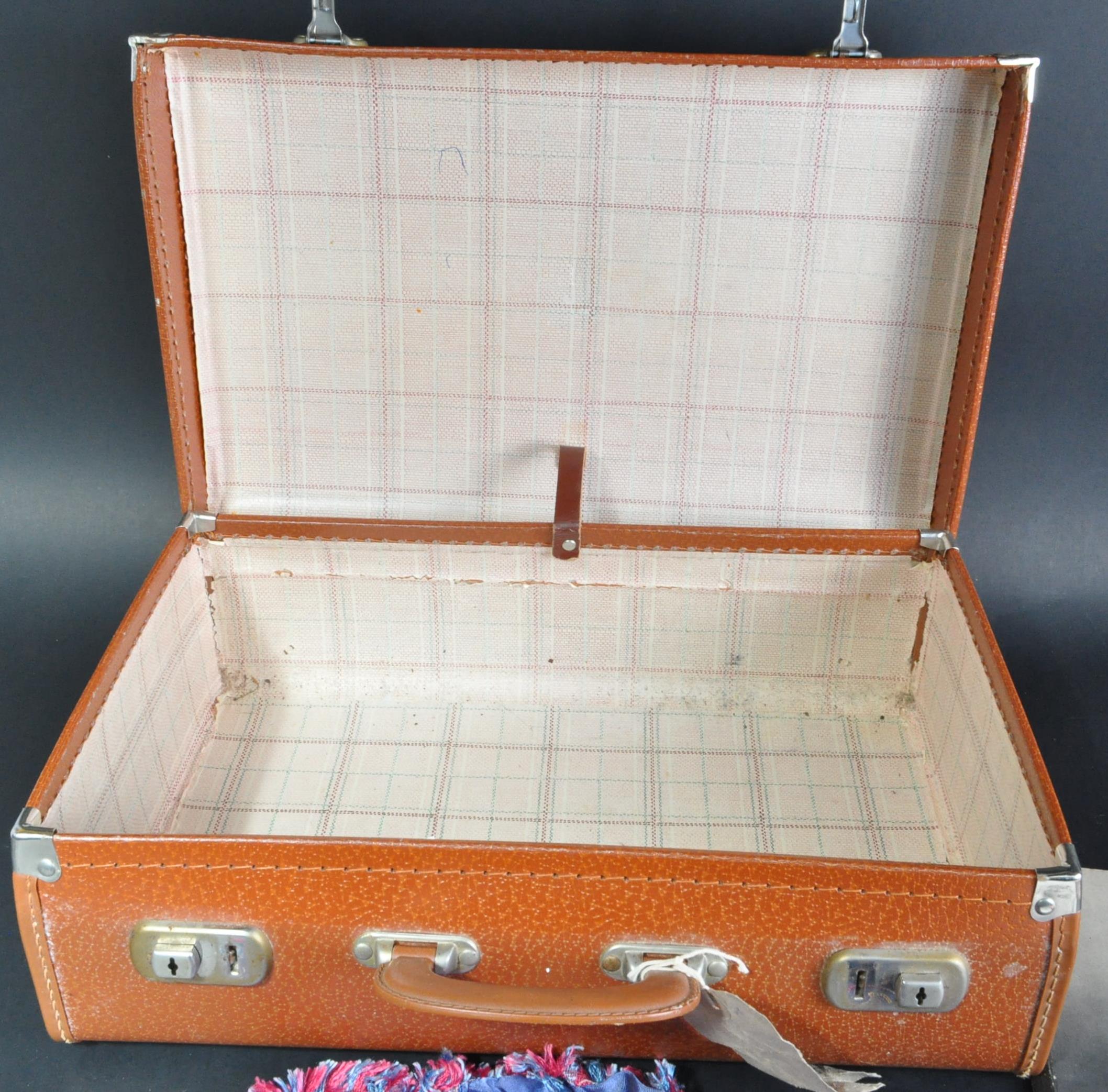 WWII SECOND WORLD WAR EVACUEE SUITCASE DISPLAY - Image 8 of 8