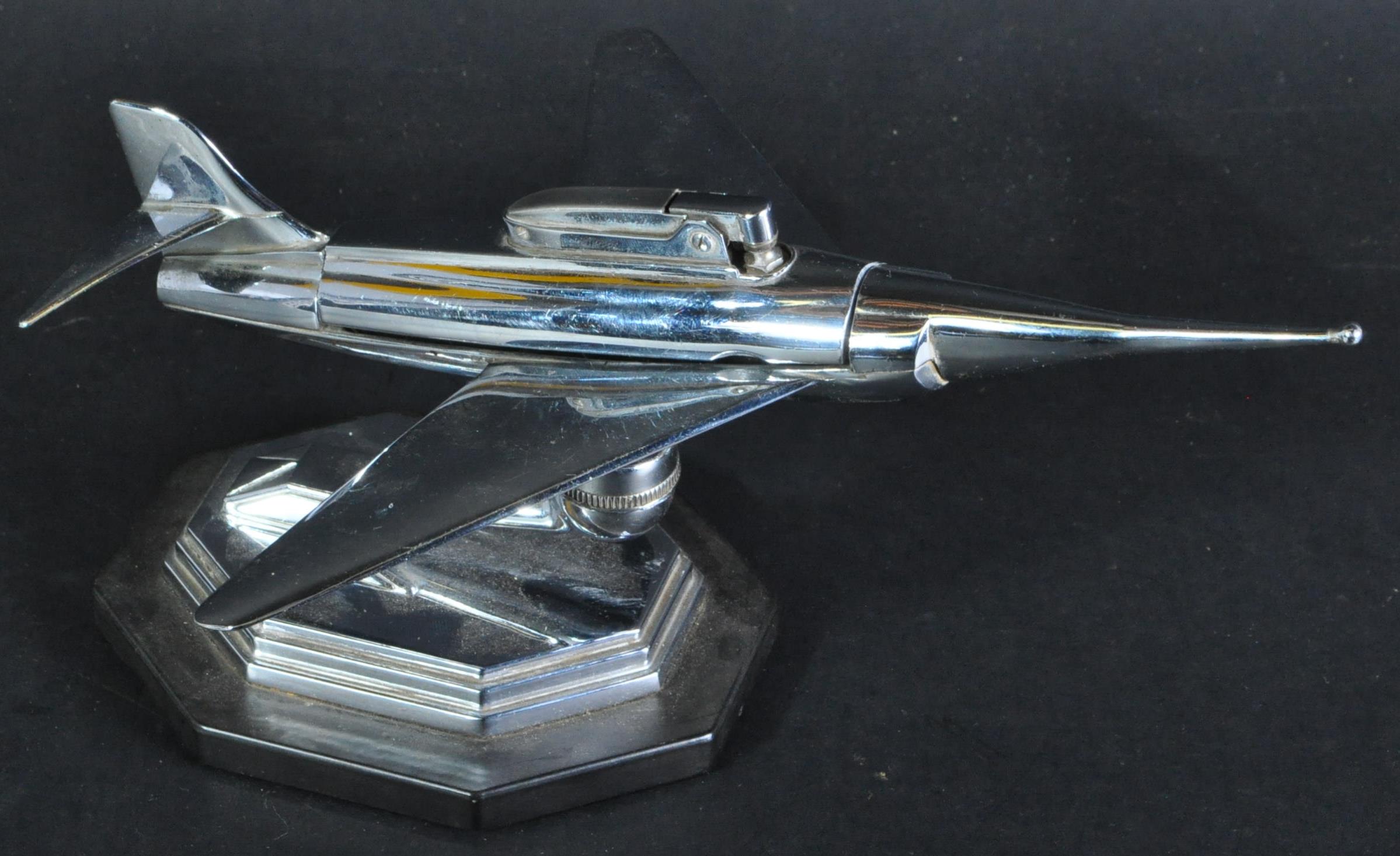 1950S ART DECO CHROME DESKTOP CIGARETTE LIGHTER IN FORM OF JET - Image 2 of 5