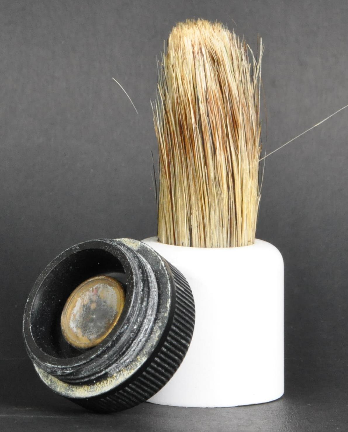 WWII SECOND WORLD WAR - ESCAPE & EVADE - SHAVING BRUSH WITH HIDDEN COMPASS