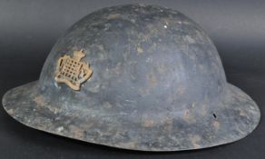 WWI FIRST WORLD WAR STEEL BRODIE ' TOMMY ' HELMET WITH CAP BADGE