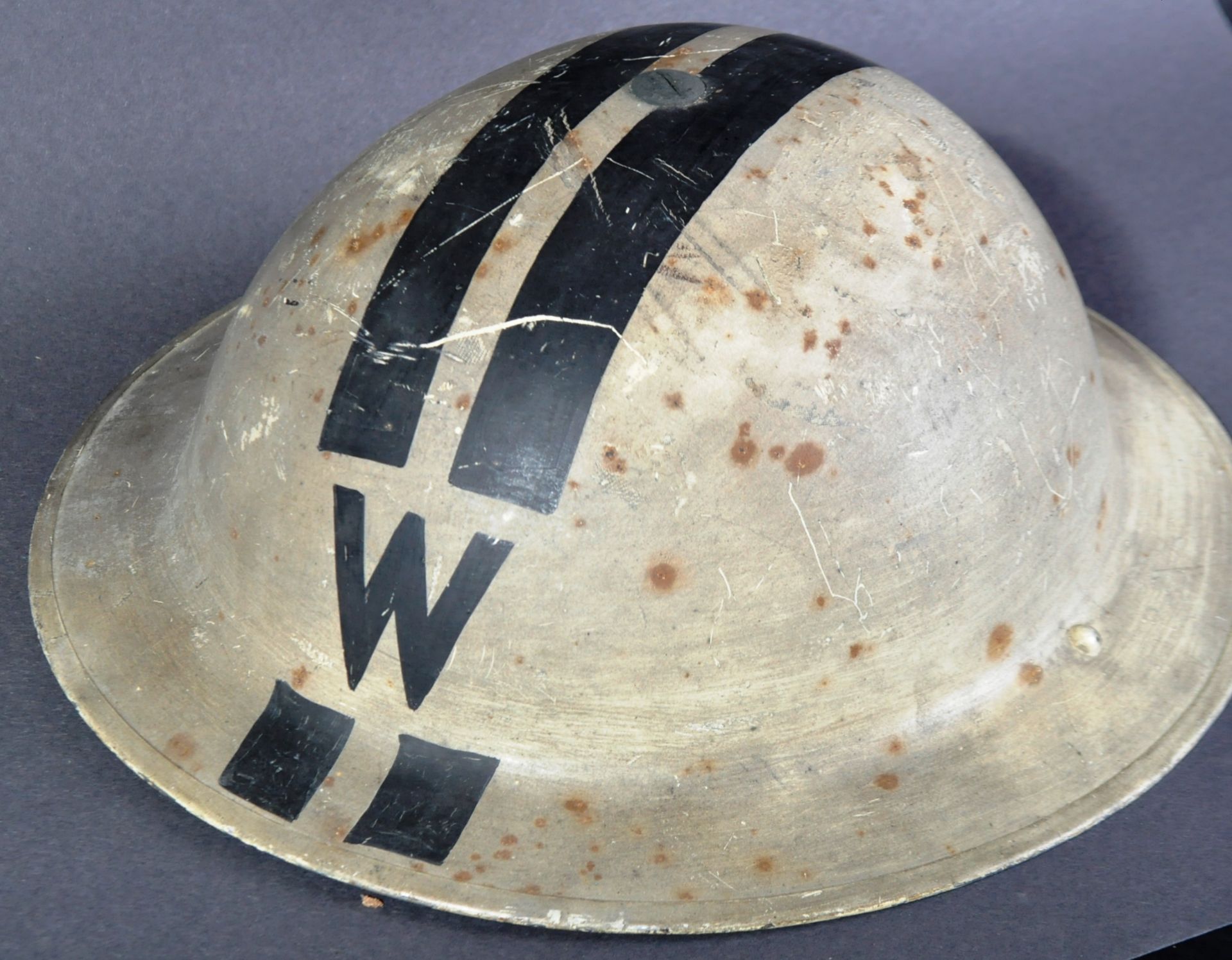 ORIGINAL WWII SECOND WORLD WAR SENIOR ARP BRODIE HELMET - Image 2 of 4