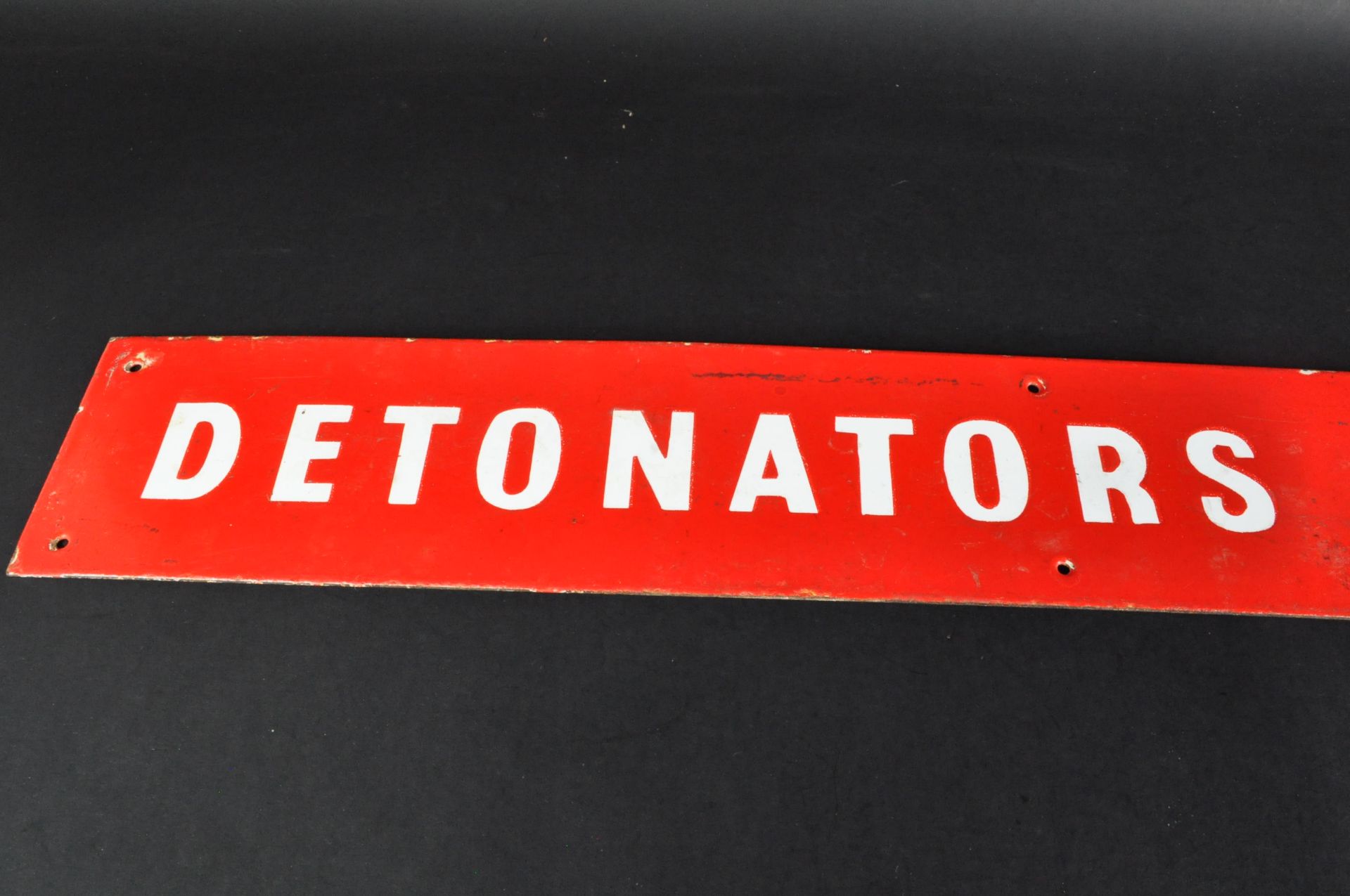 WWII SECOND WORLD WAR - ORIGINAL ENAMEL DETONATORS SIGN - Image 2 of 4