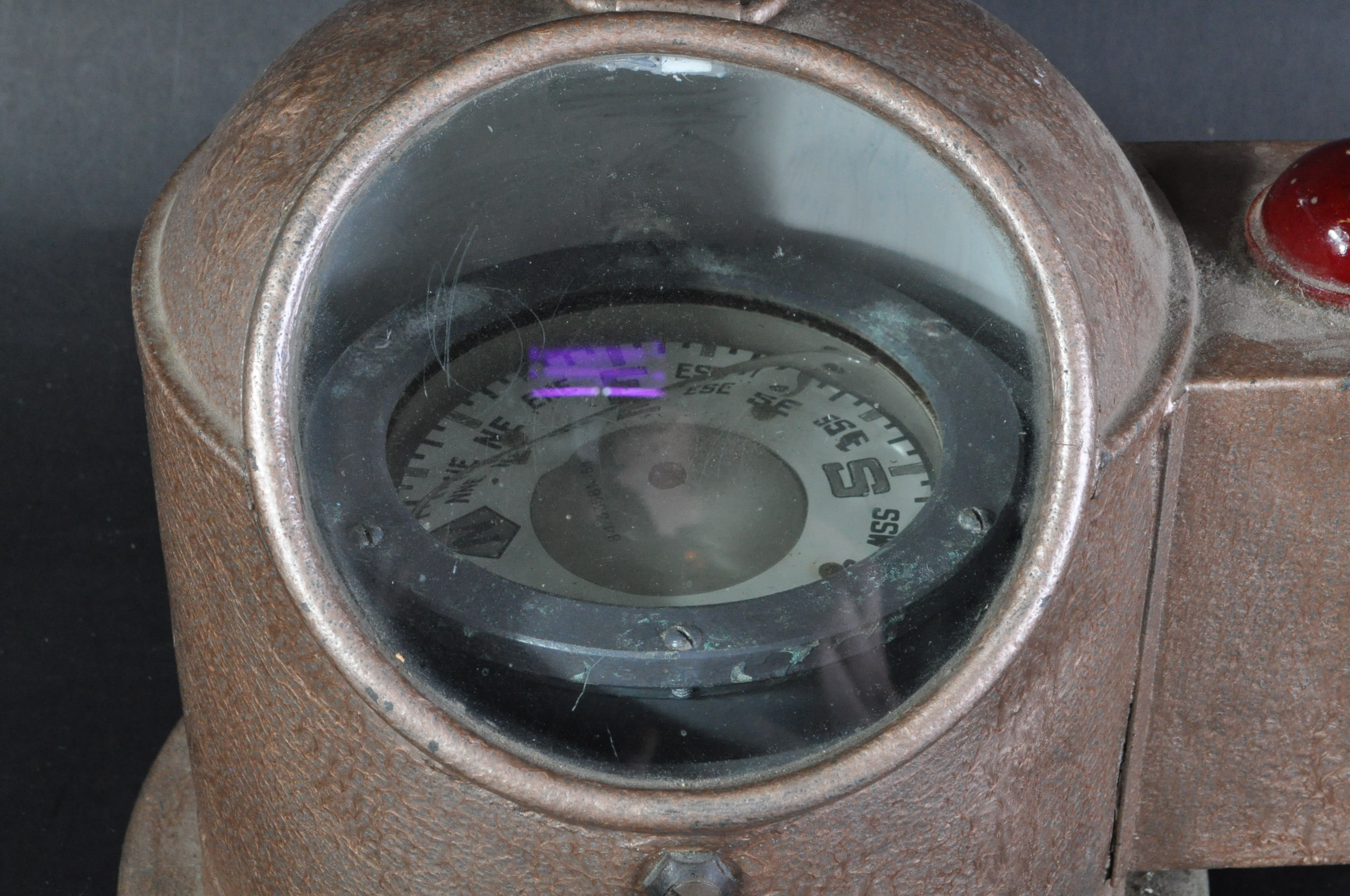 WWII MID-20TH CENTURY SHIP'S COMPASS AND BINNACLE - Image 3 of 6