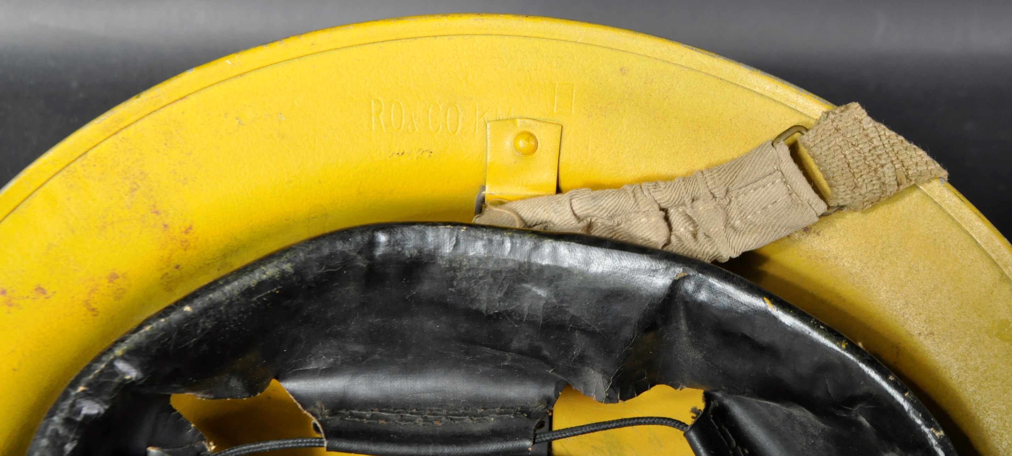 WWII SECOND WORLD WAR ORIGINAL ARP / CIVIL DEFENCE HELMET - UNUSUAL - Image 4 of 5