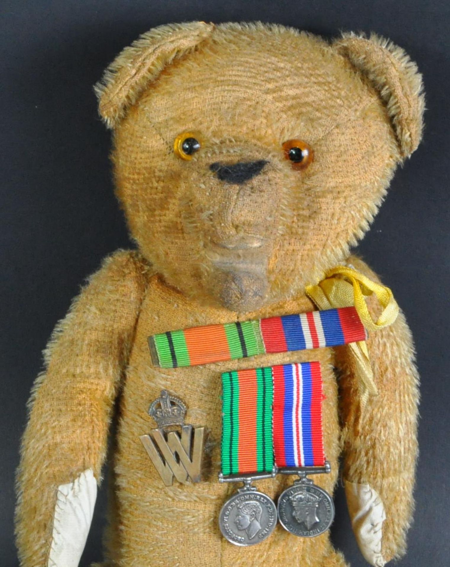 WWII SECOND WORLD WAR WVS WARTIME TEDDY BEAR WITH MEDALS & BADGE - Image 2 of 5