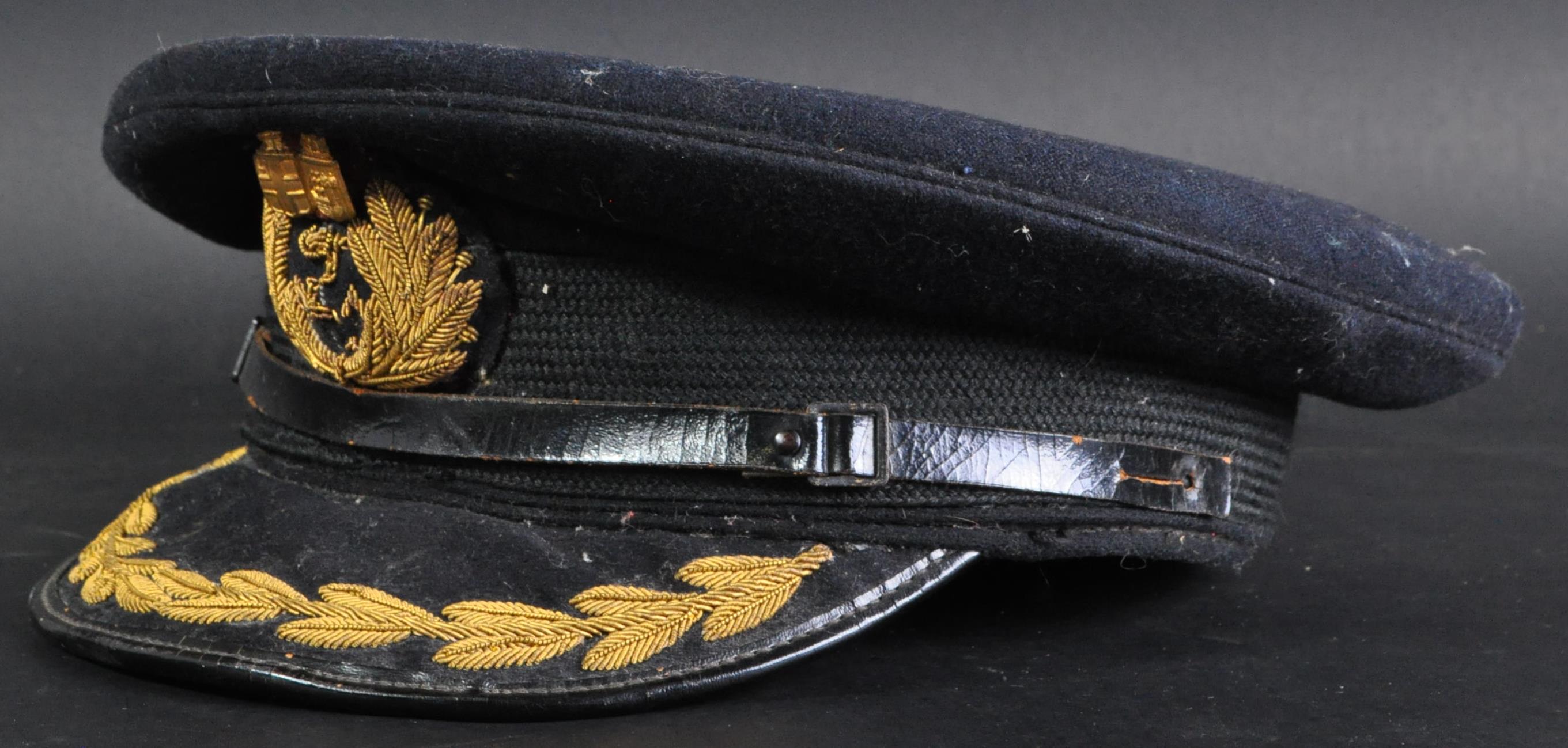 WWII INTEREST - 20TH CENTURY BRITISH ROYAL NAVY OFFICER'S CAP