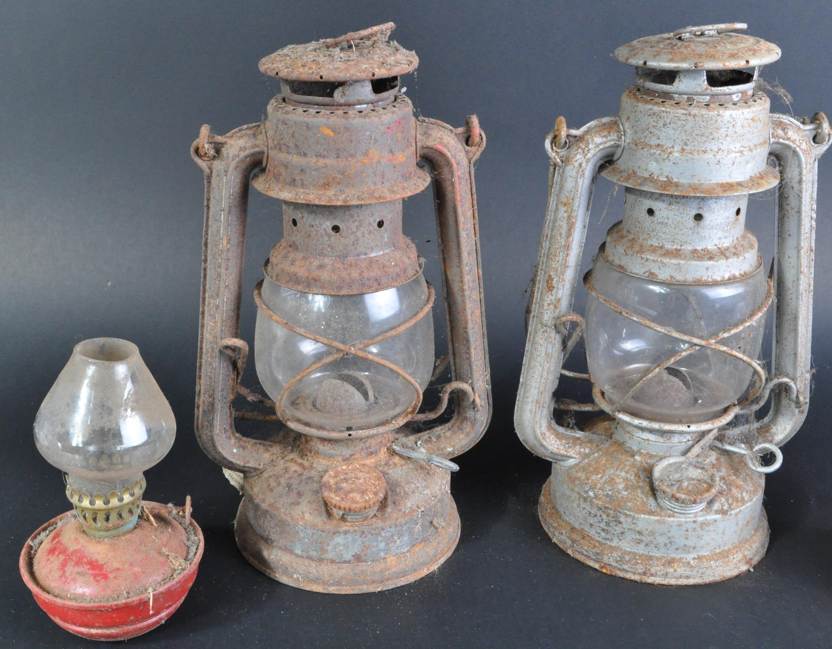 COLLECTION OF ASSORTED VINTAGE LAMPS / LANTERNS - Image 3 of 6